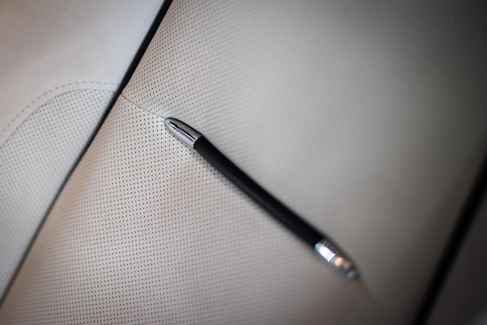 mph024_1980103566_Used_2014_Rolls_Royce_Wraith_Starlight_Headliner_1771282245_223c31869a