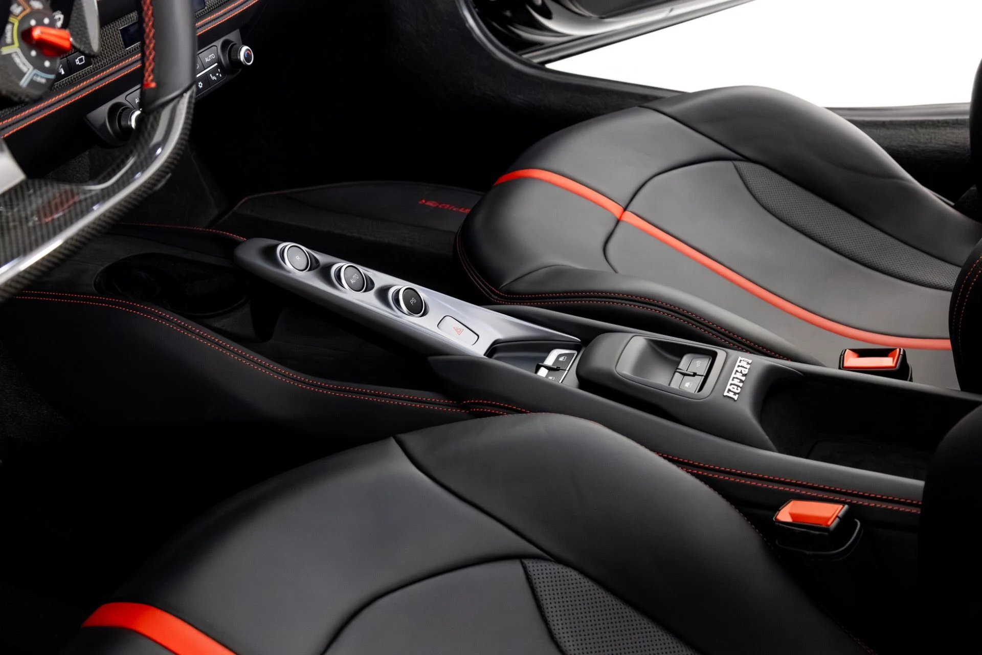 mph024_1996260195_Used_2022_Ferrari_F8_Spider_1769204203_8c28a44243