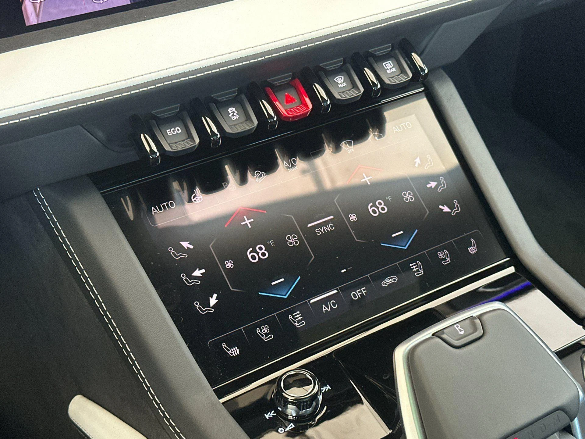 mph024_1998126517_New_2025_Lamborghini_Urus_SE_1777105884_a9ee3cf92d