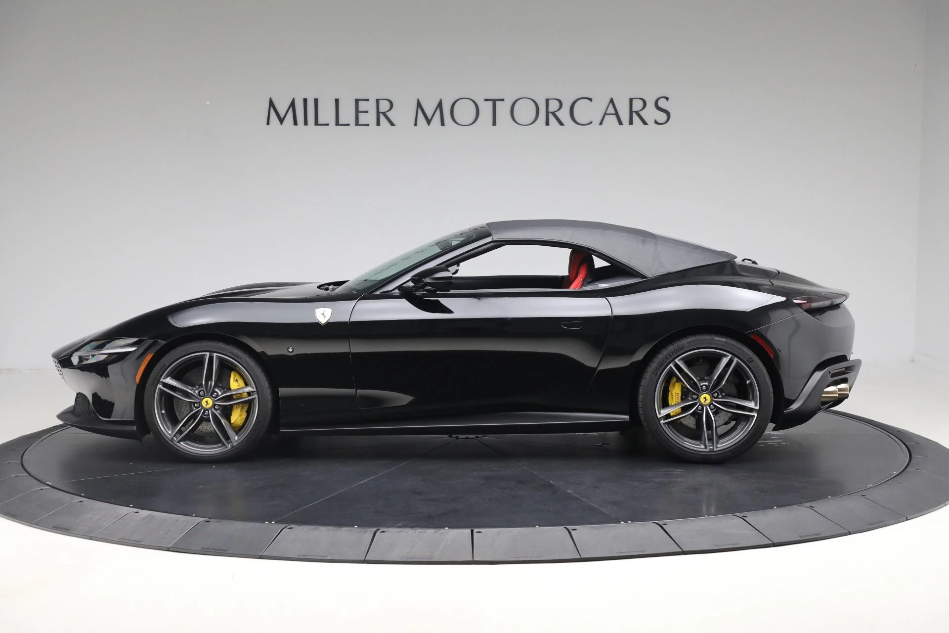 mph024_2000688965_Used_2024_Ferrari_Roma_Spider_1759961484_6133b9d800