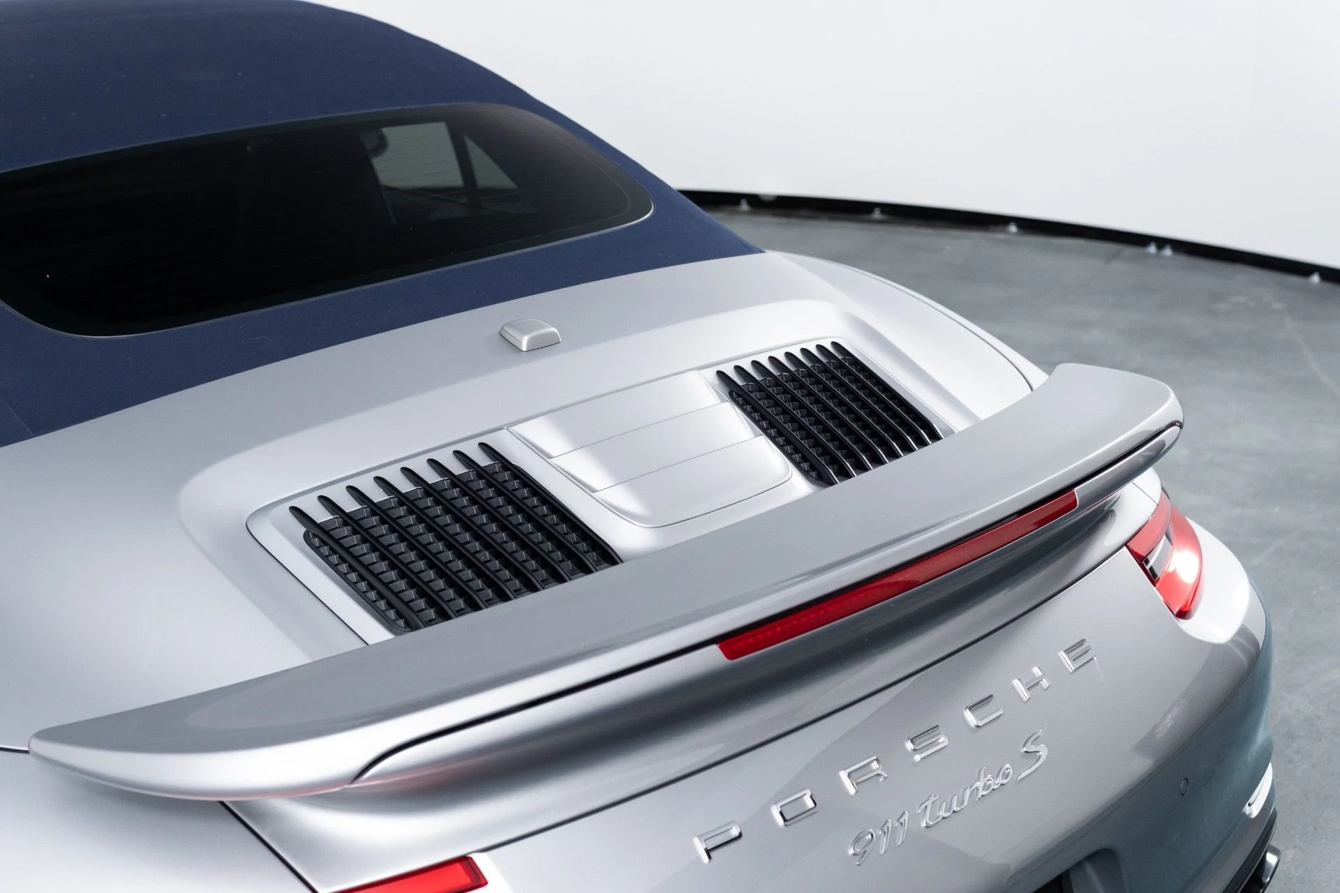 mph024_2003274233_Used_2019_Porsche_911_Turbo_S_1782003484_22883f9cda