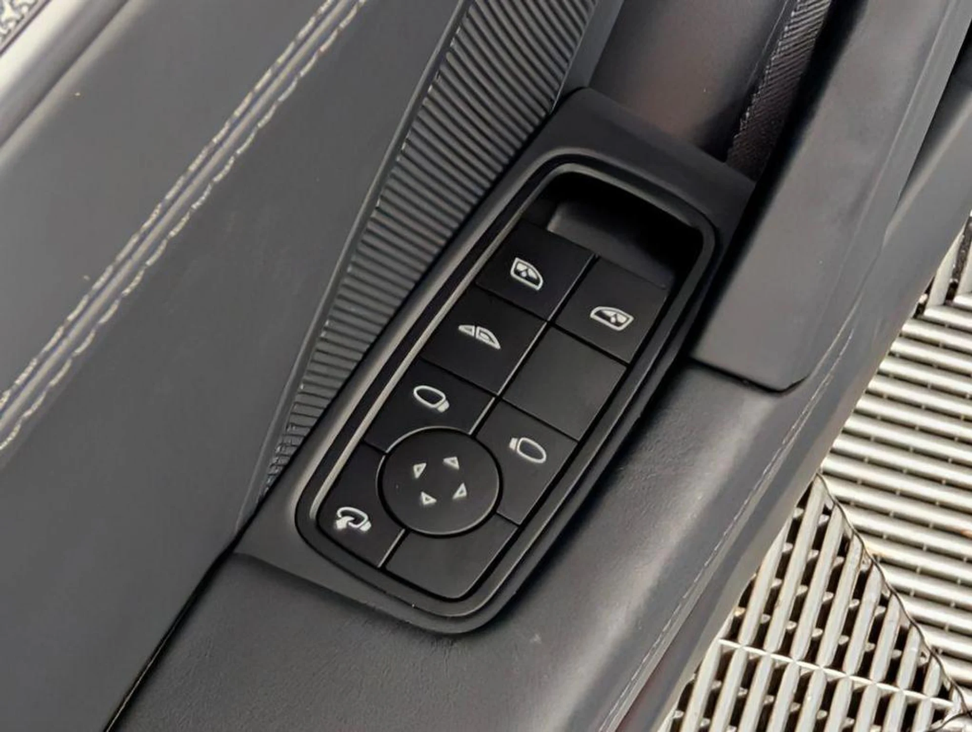 mph024_2003432437_q_y_Mz_Ec8le6e5_Sj5mnr_T1g_N_Orx0_db1e3e1682