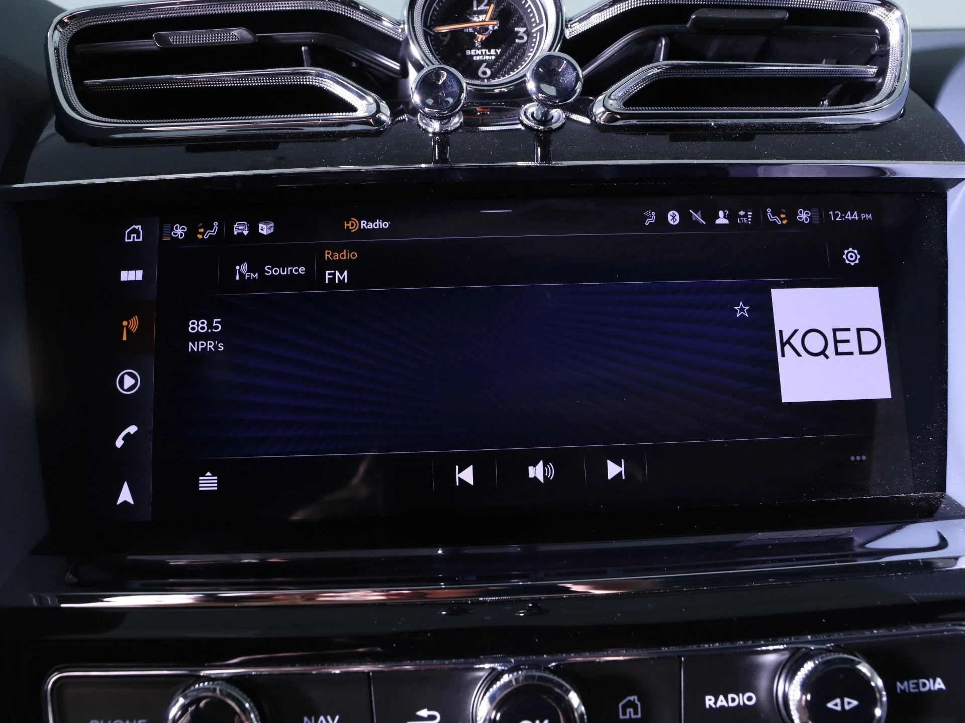 mph024_2011548420_Used_2024_Bentley_Bentayga_EWB_1757480370_699212abd8