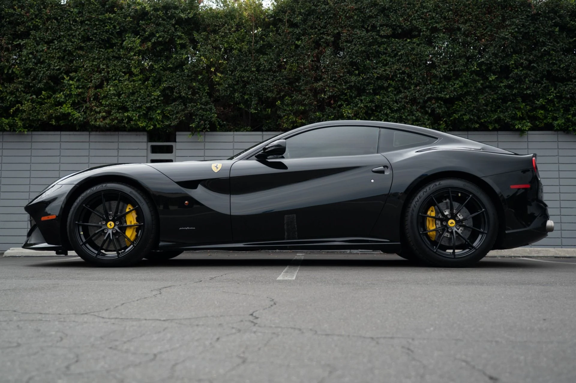 mph024_2025597465_Used_2014_Ferrari_F12berlinetta_1756490493_94dac034b9
