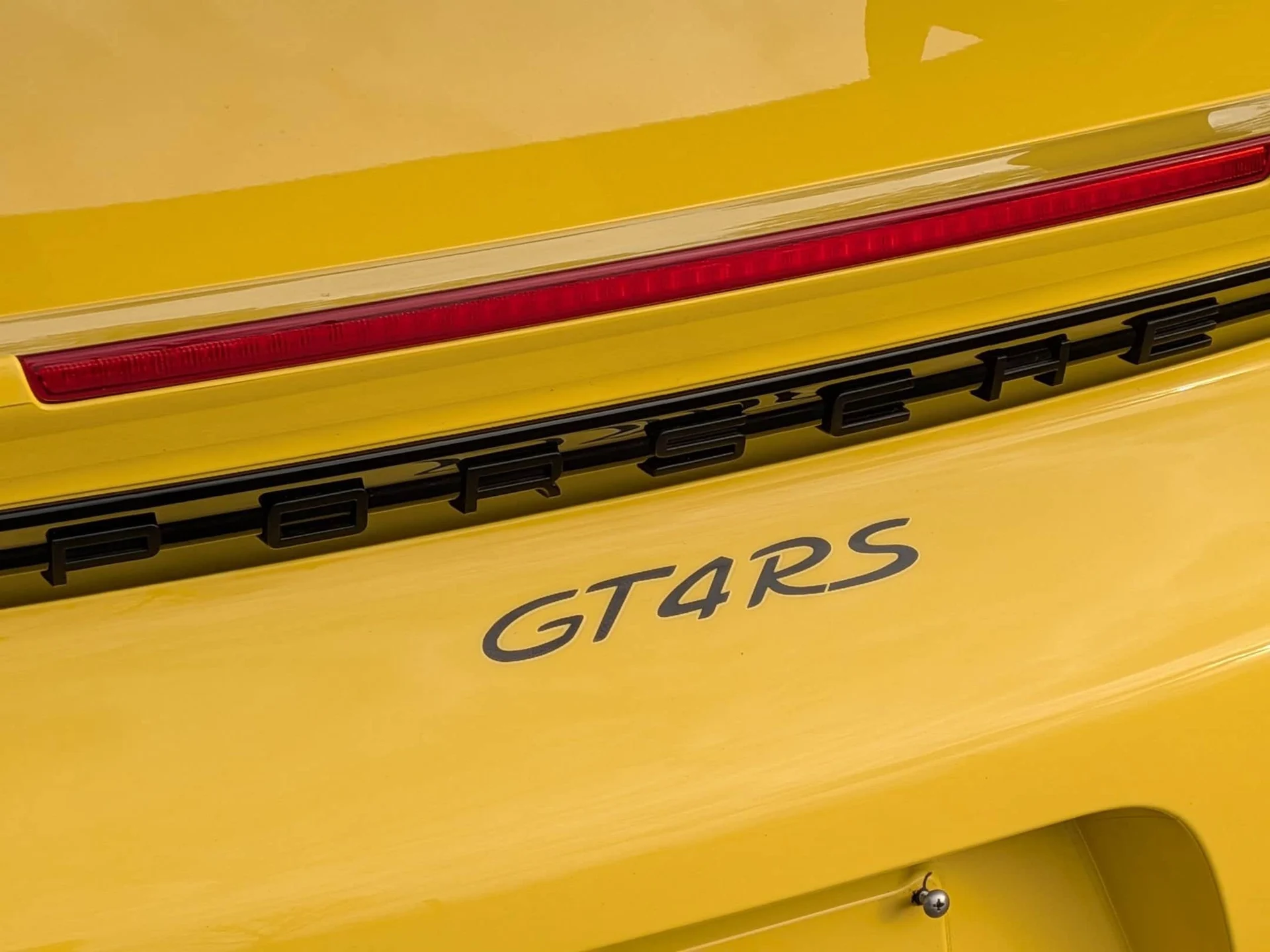 mph024_2035355409_1957a18f7491cce8d97e89b5d8728bc3x_be3f546def