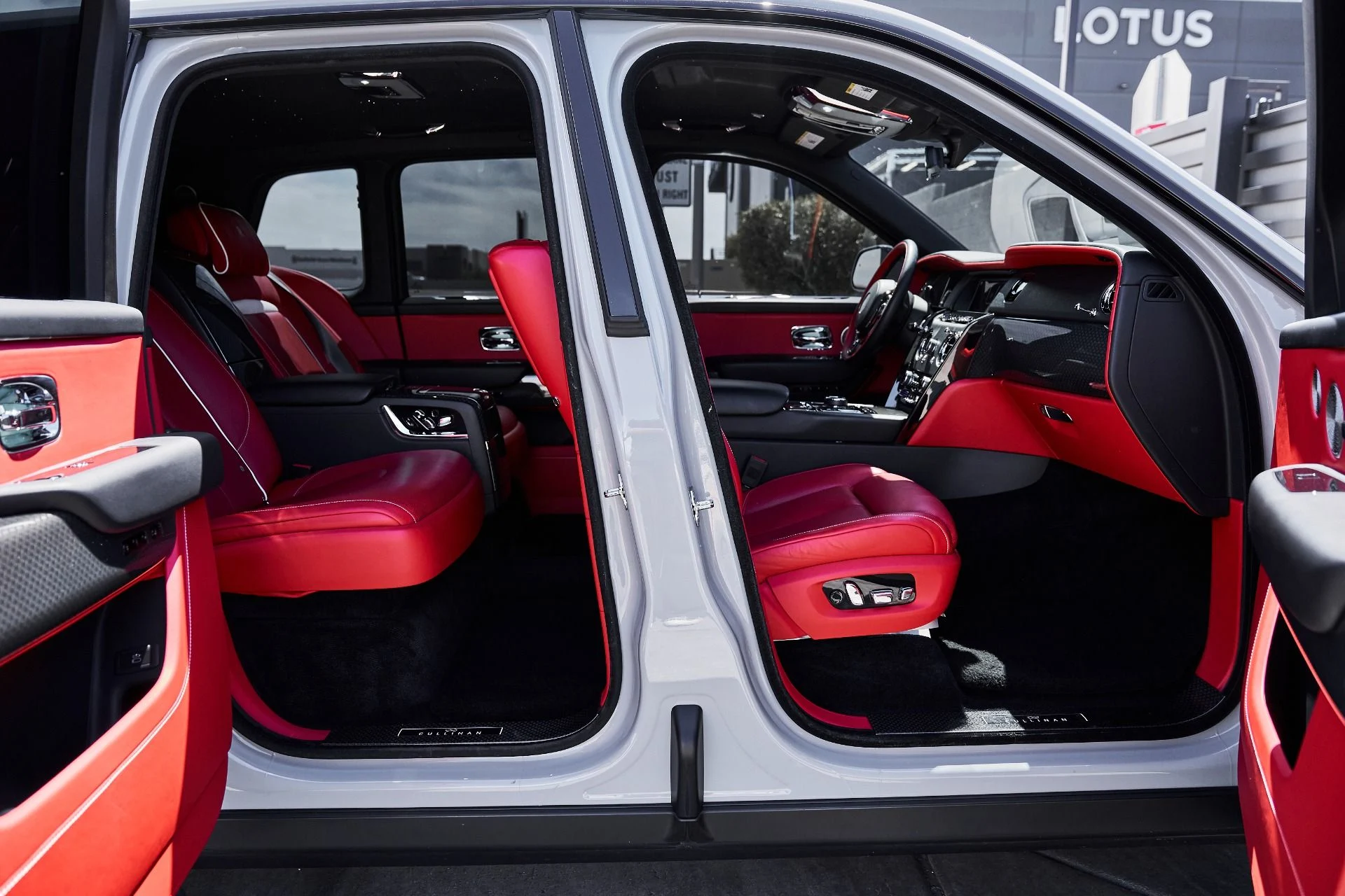 mph024_2037911566_Used_2024_Rolls_Royce_Cullinan_Black_Badge_1775870973_4ce422d876