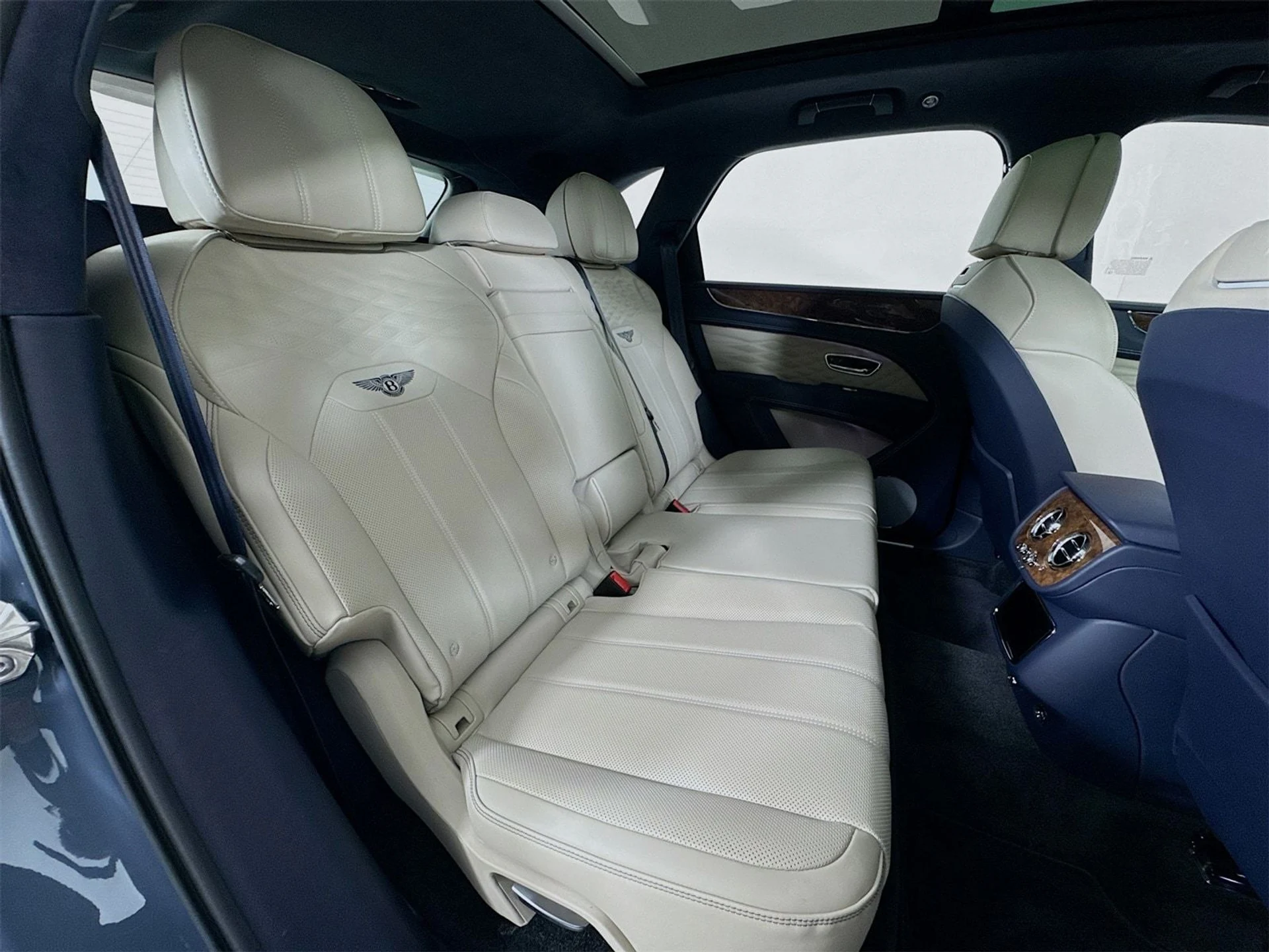 mph024_2043534842_fbb1c09793ba45de6bae93d06fd1750cx_2690df2266