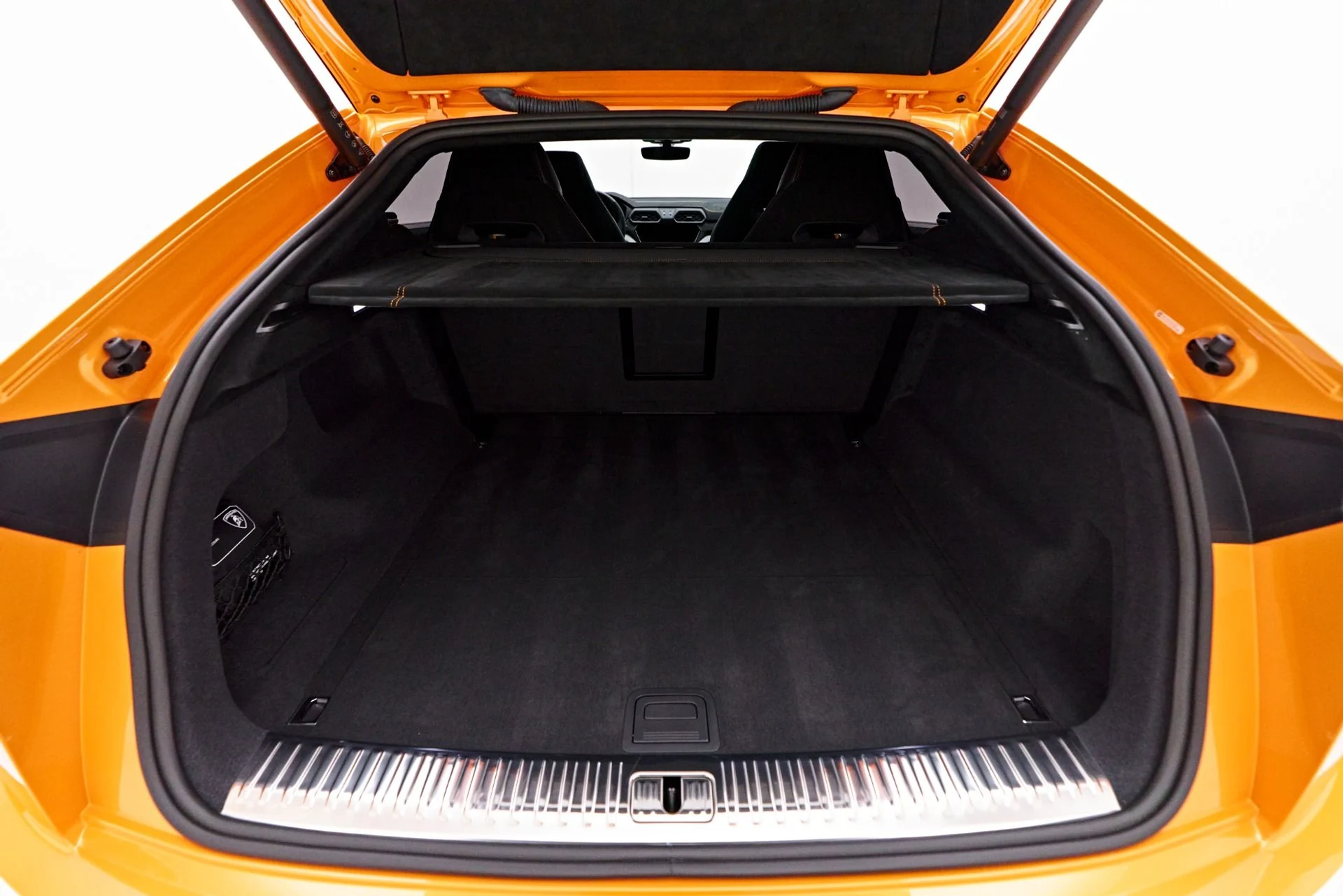 mph024_2047675585_Used_2023_Lamborghini_Urus_Performante_1758074145_fbf45e3f8d