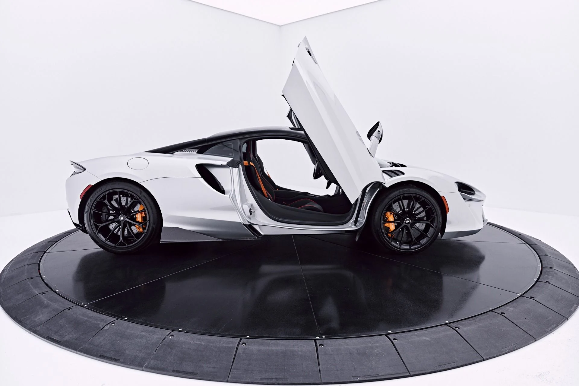 mph024_2050901233_Used_2023_Mc_Laren_Artura_1782871215_674b994d00