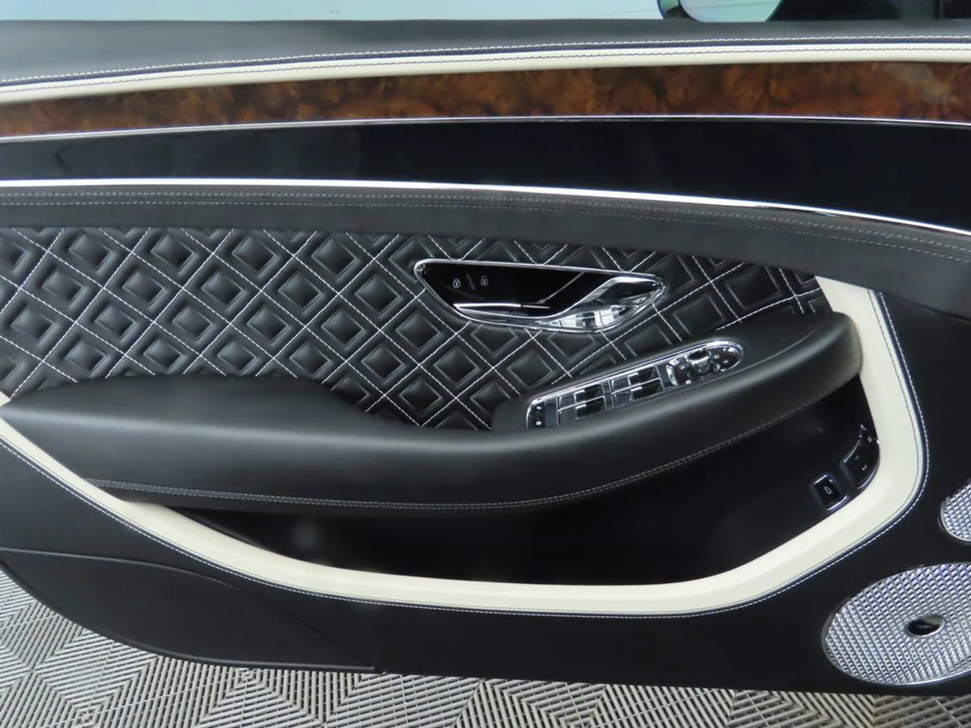 mph024_2051130007_used_2024_bentley_continental_gtspeedcoupe_8119_22898884_25_1024_7358035fe4