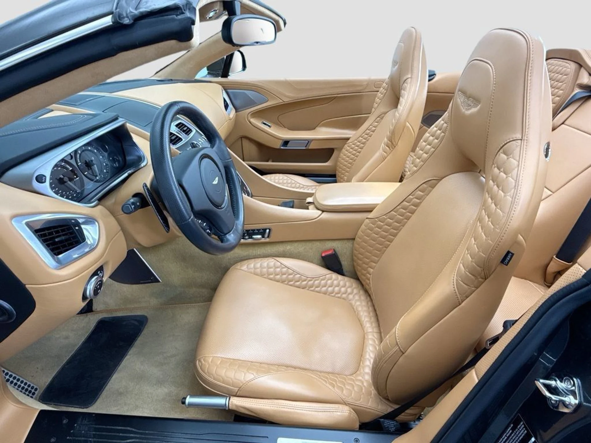 mph024_2055000859_used_2014_aston_martin_vanquish_2drvolante_8119_22995957_25_1024_8db0bf015c