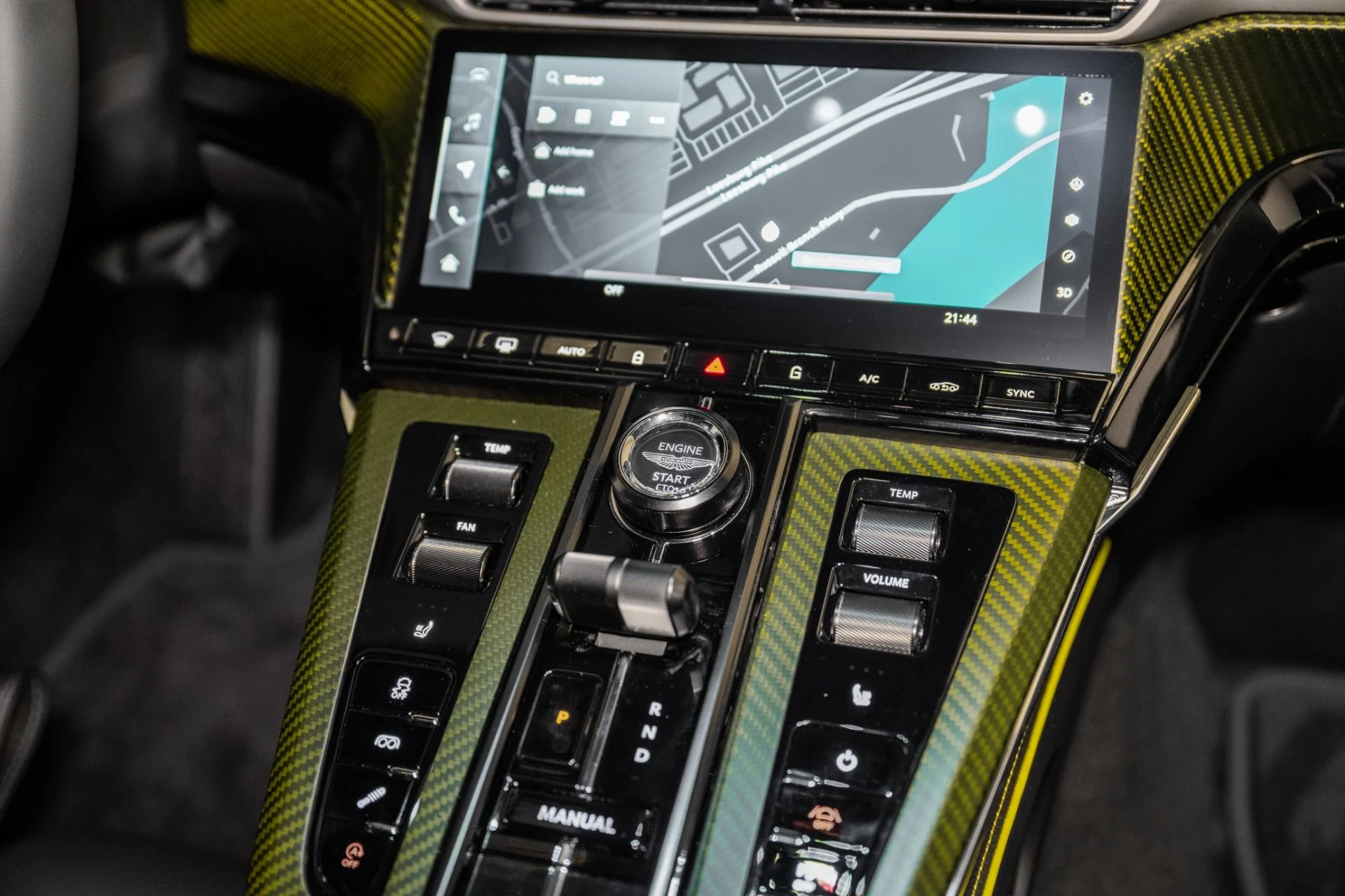 mph024_2066862117_Used_2025_Aston_Martin_Vantage_Coupe_1734713589_dcfd0ff5fc