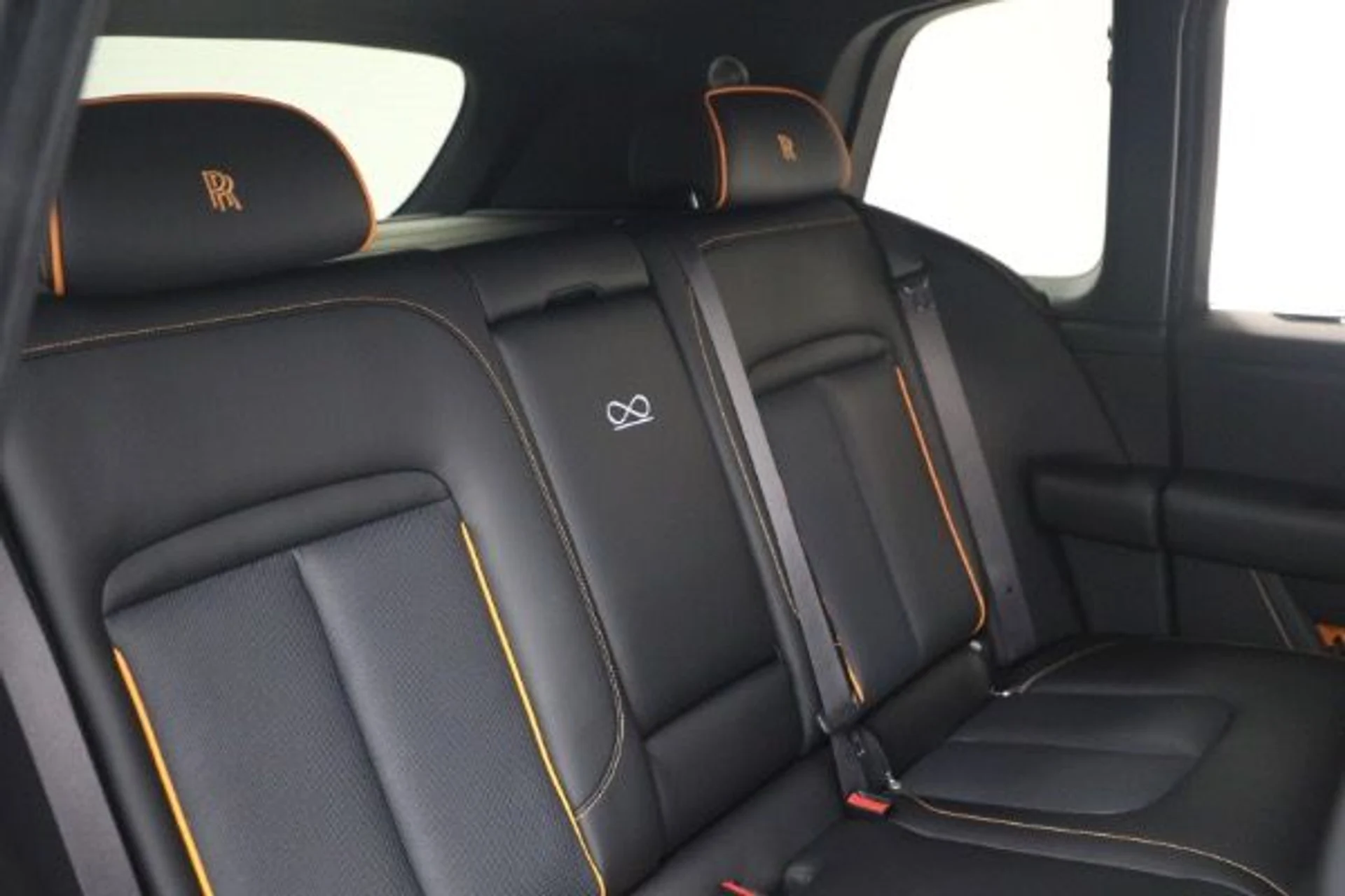 mph024_2070301464_New_2026_Rolls_Royce_Black_Badge_Cullinan_a1bc795057