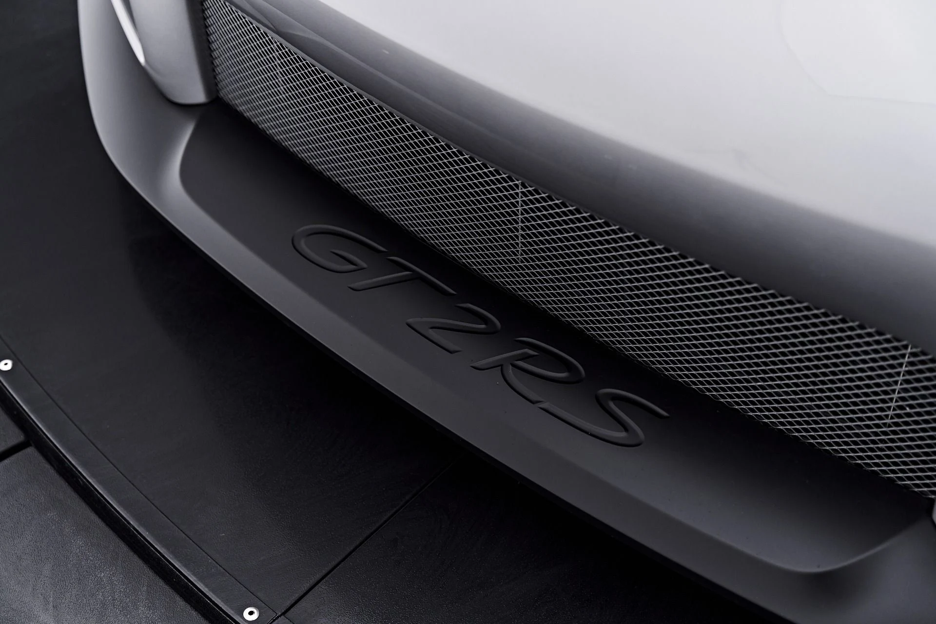 mph024_2070324091_Used_2019_Porsche_911_GT_2_RS_1788559189_c3f71ecb86