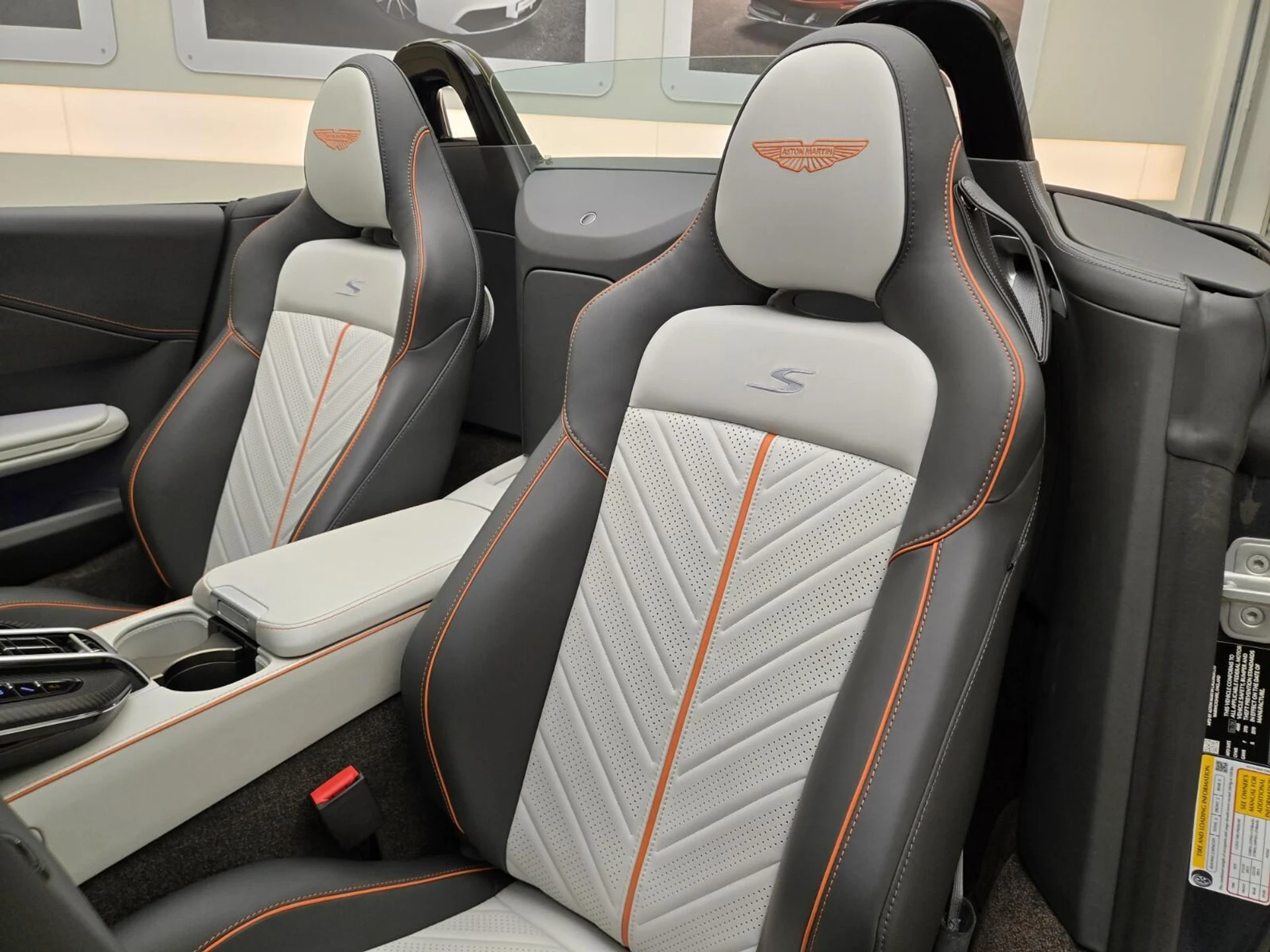 mph024_2084243423_New_2026_Aston_Martin_Vantage_S_1775539106_c8024c5e39