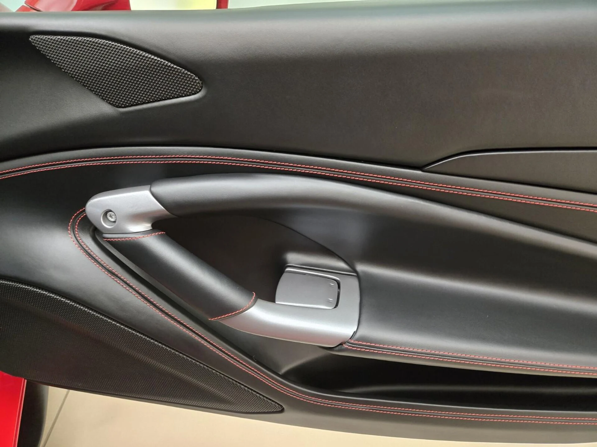 mph024_2085332152_Used_2020_Ferrari_F8_Tributo_1756364933_a5b628857f