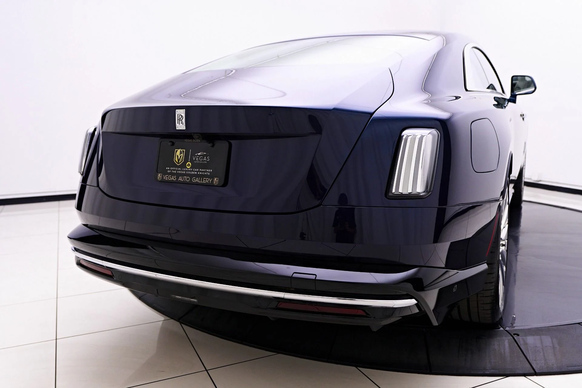 mph024_2087083286_Used_2024_Rolls_Royce_Spectre_1754161207_9eac7cd40b