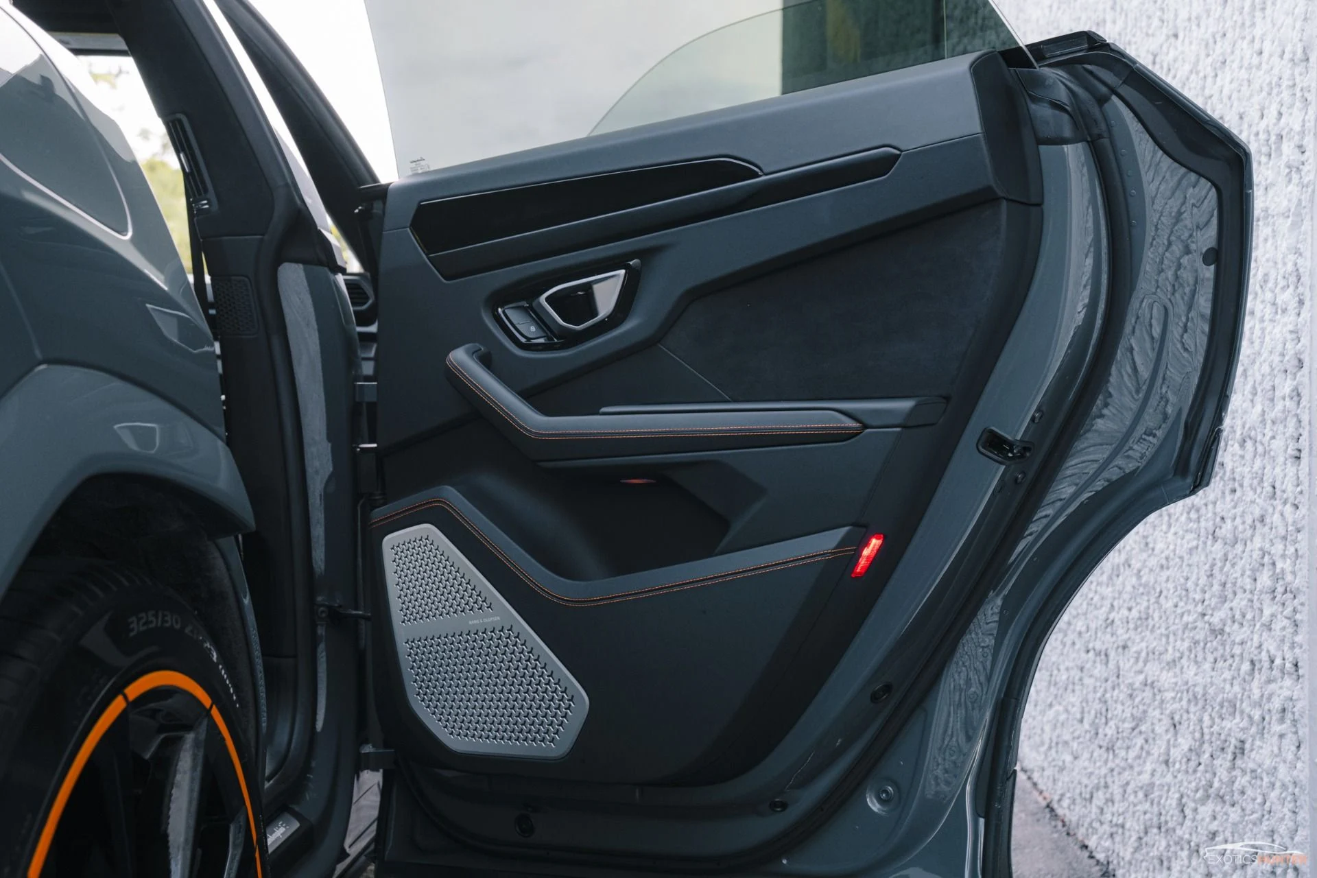 mph024_2095786649_Used_2022_Lamborghini_Urus_Grigio_Telesto_Bang_Olufsen_Sound_1758233512_ccdbf1ef79