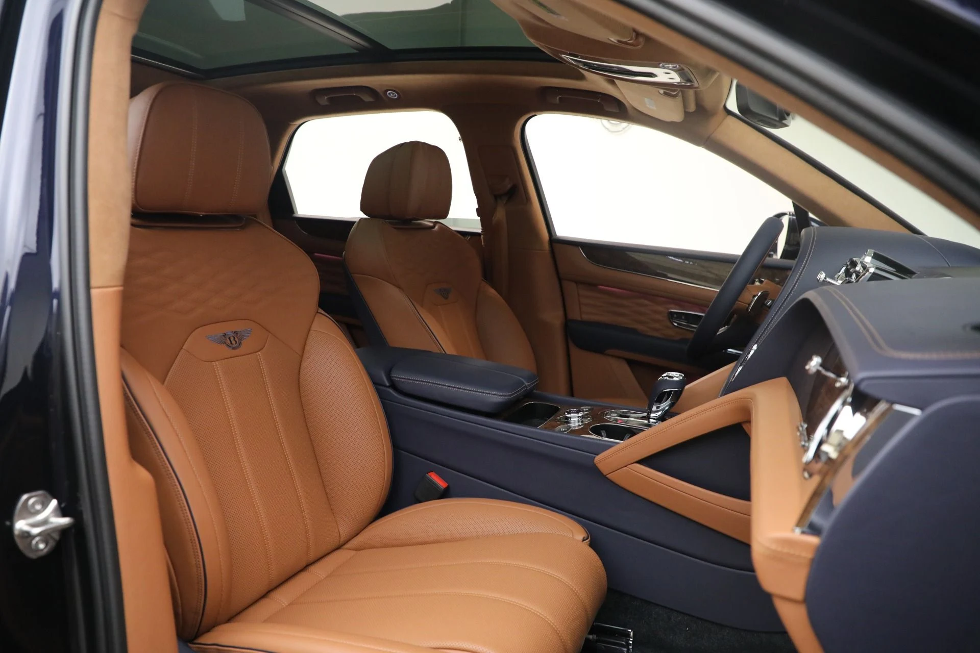 mph024_2101224869_New_2025_Bentley_Bentayga_Azure_V8_1762363220_32c34798e0