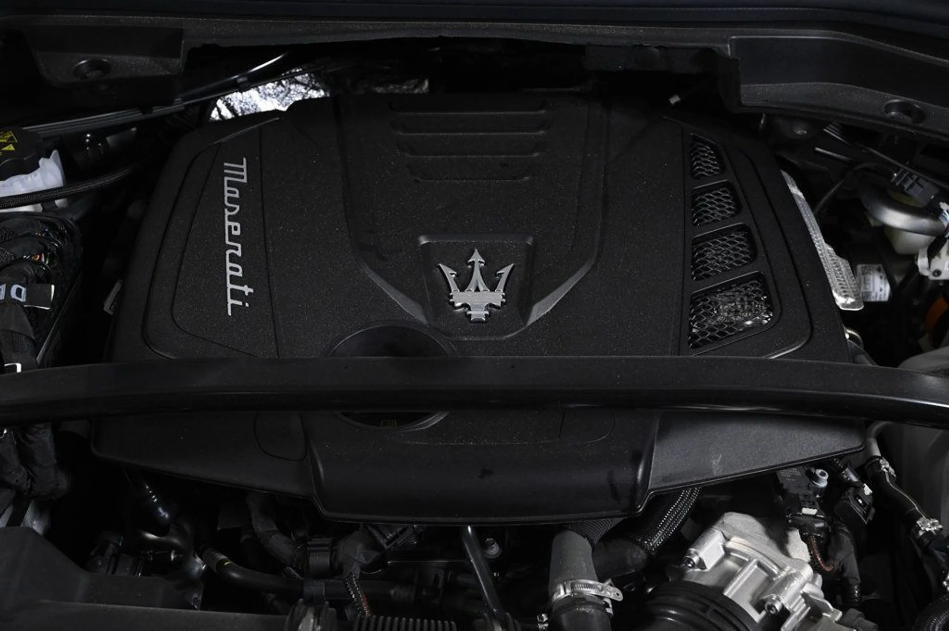 mph024_210506924_used_2025_maserati_grecale_modena_11350_22967660_24_1024_0c3954cebd