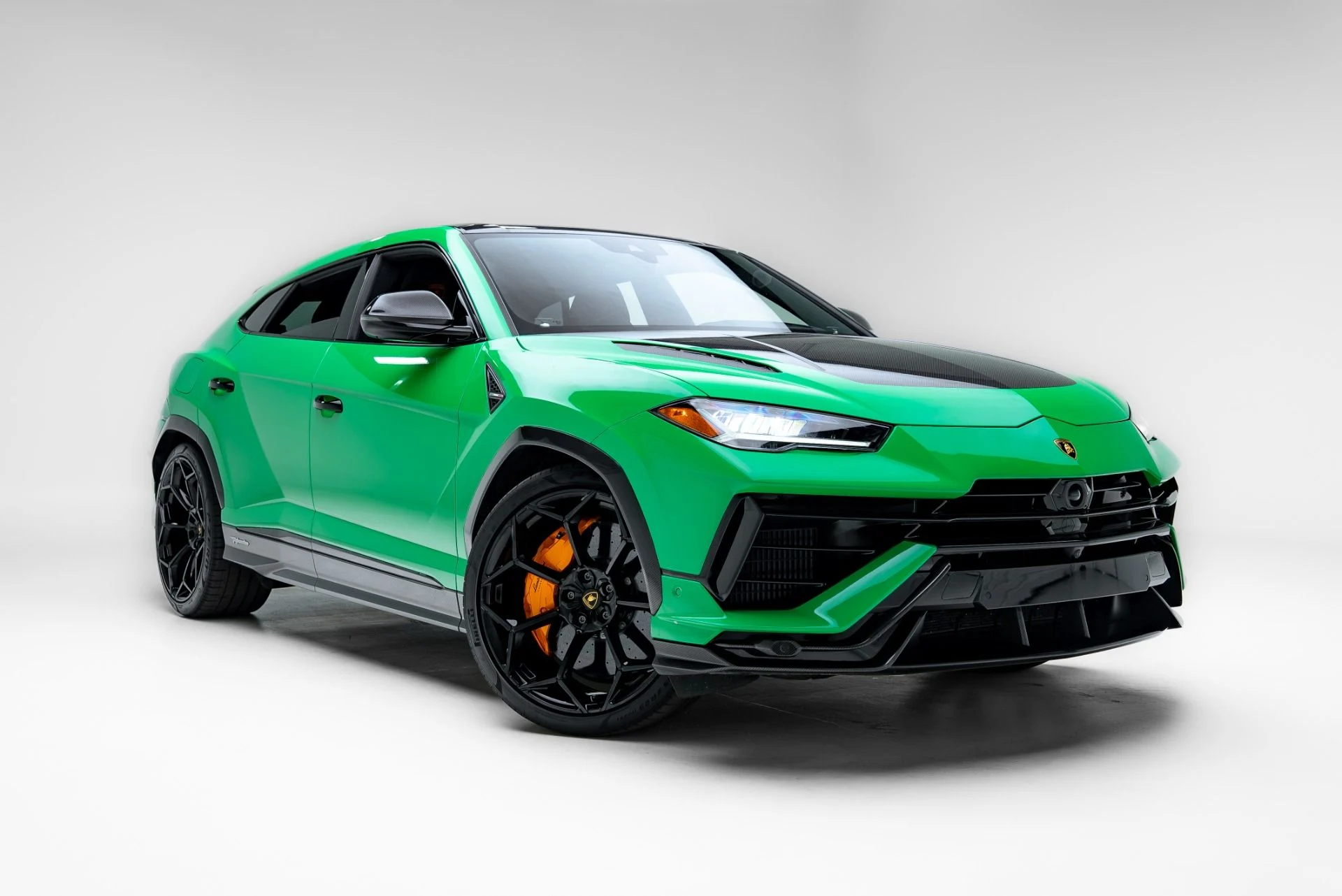 mph024_2109281658_Used_2023_Lamborghini_Urus_Performante_1776977972_e7c668e90f