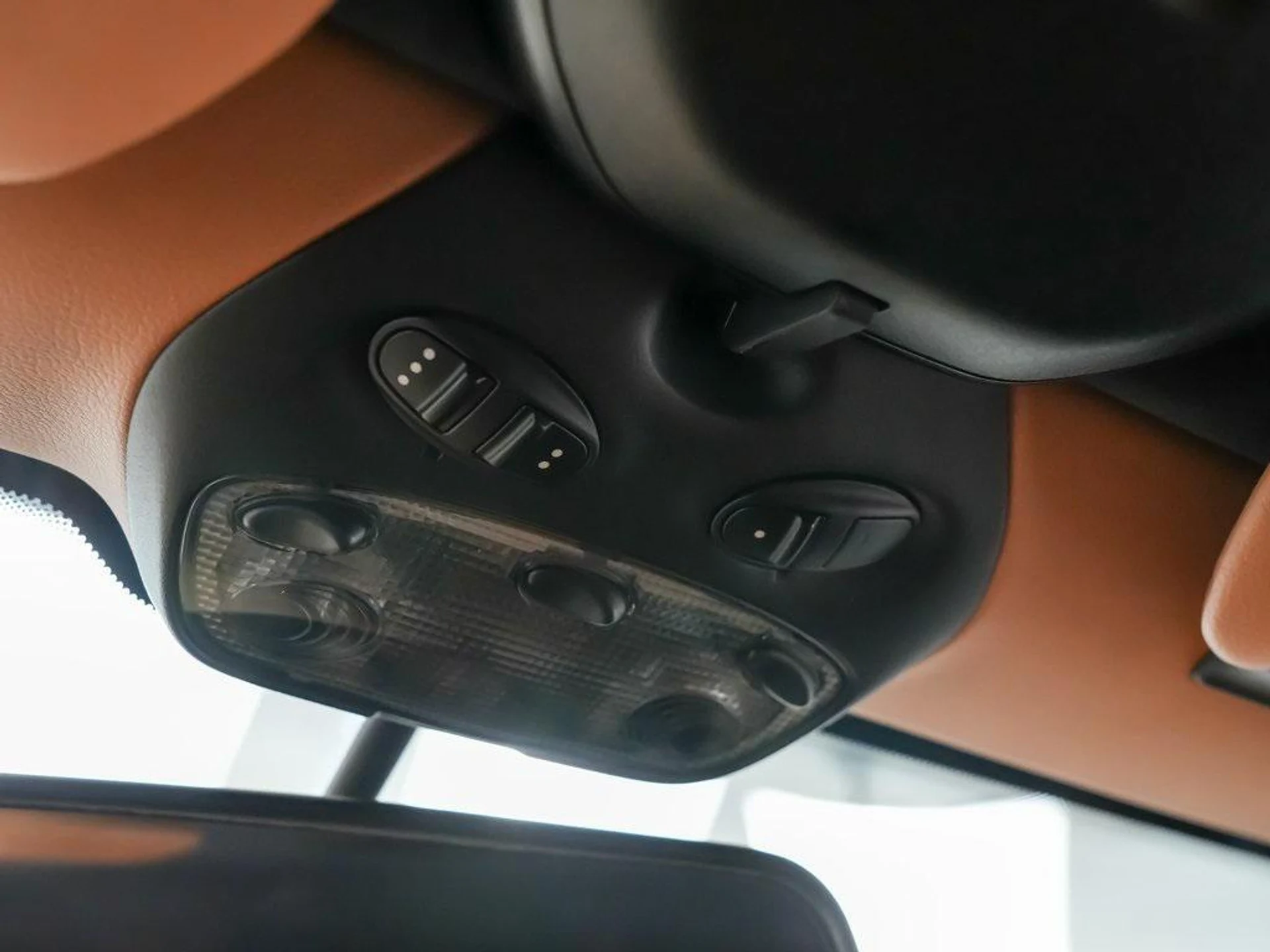 mph024_211794317_SV_Ut_Nrga_S3i_QP_Vkk_Az_Grq56_Pc_M_81e58fc909