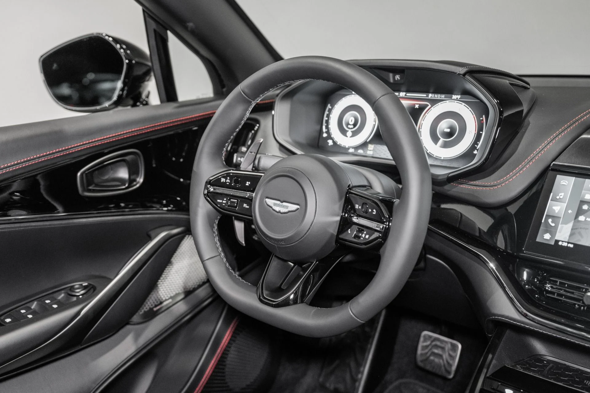 mph024_2120724039_New_2026_Aston_Martin_DBX_S_1765985660_8a5b22c786