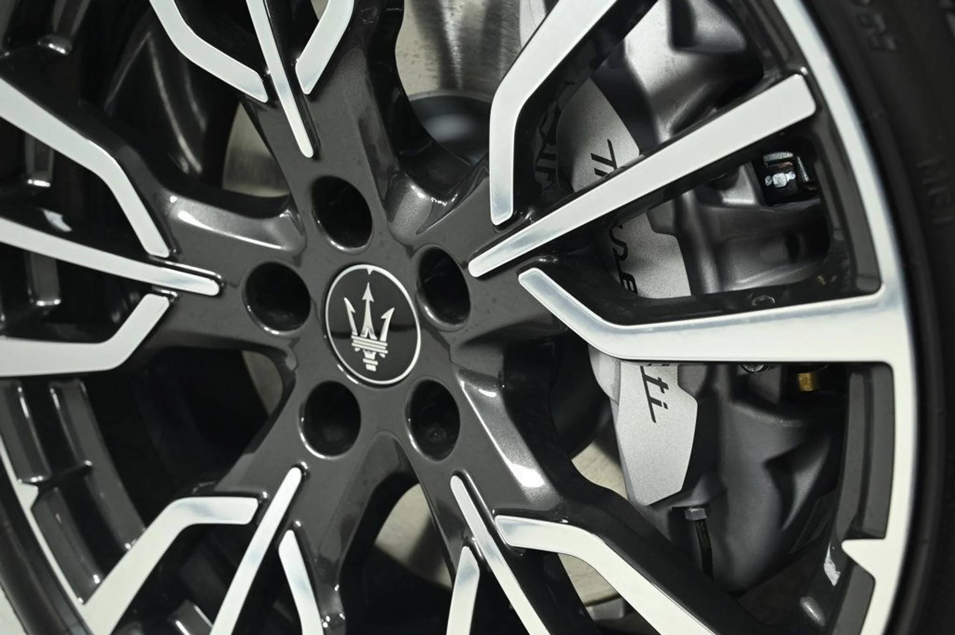 mph024_2121188427_new_2025_maserati_grecale_awd_11350_22918523_24_1024_4b7233e9ee