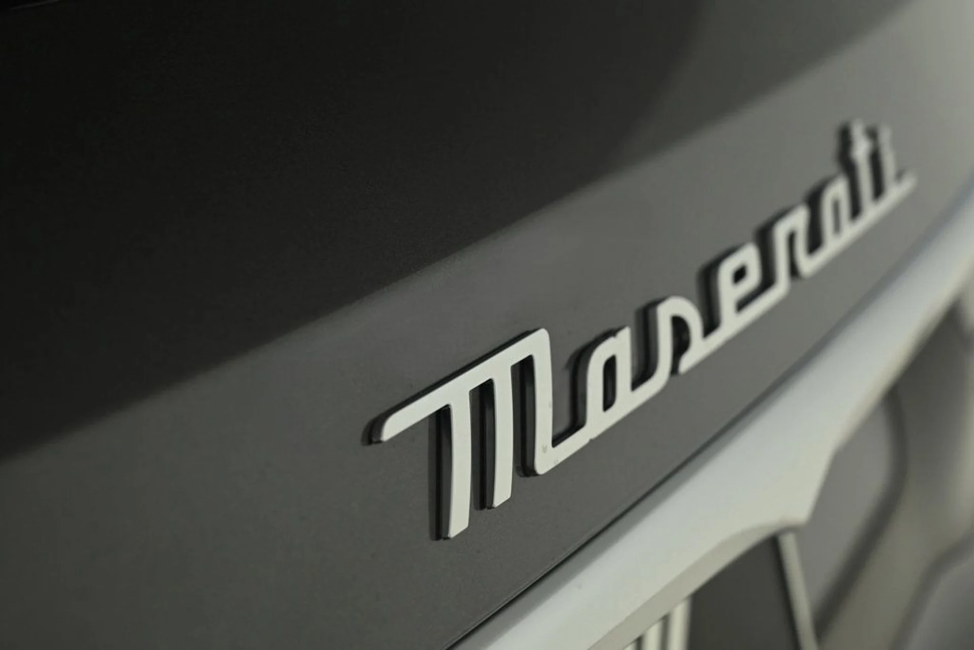 mph024_2121468133_used_2025_maserati_grecale_base_11350_22975702_24_1024_d29d87ce93