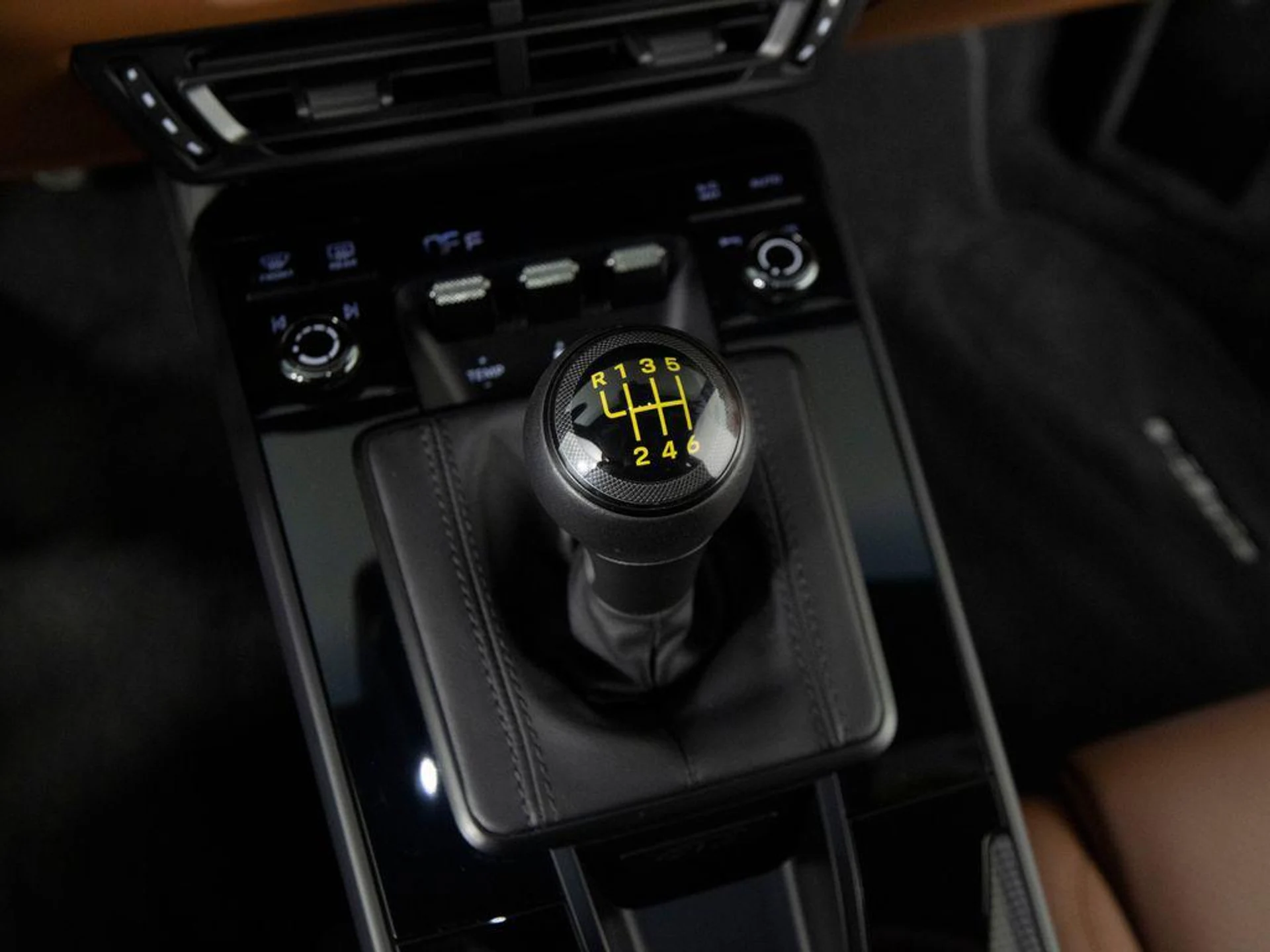 mph024_212726944_e_Sr_J4_Gyw_G_Ua_K_Ymqg9_U9_F_Owlzp_RI_89660f8e26