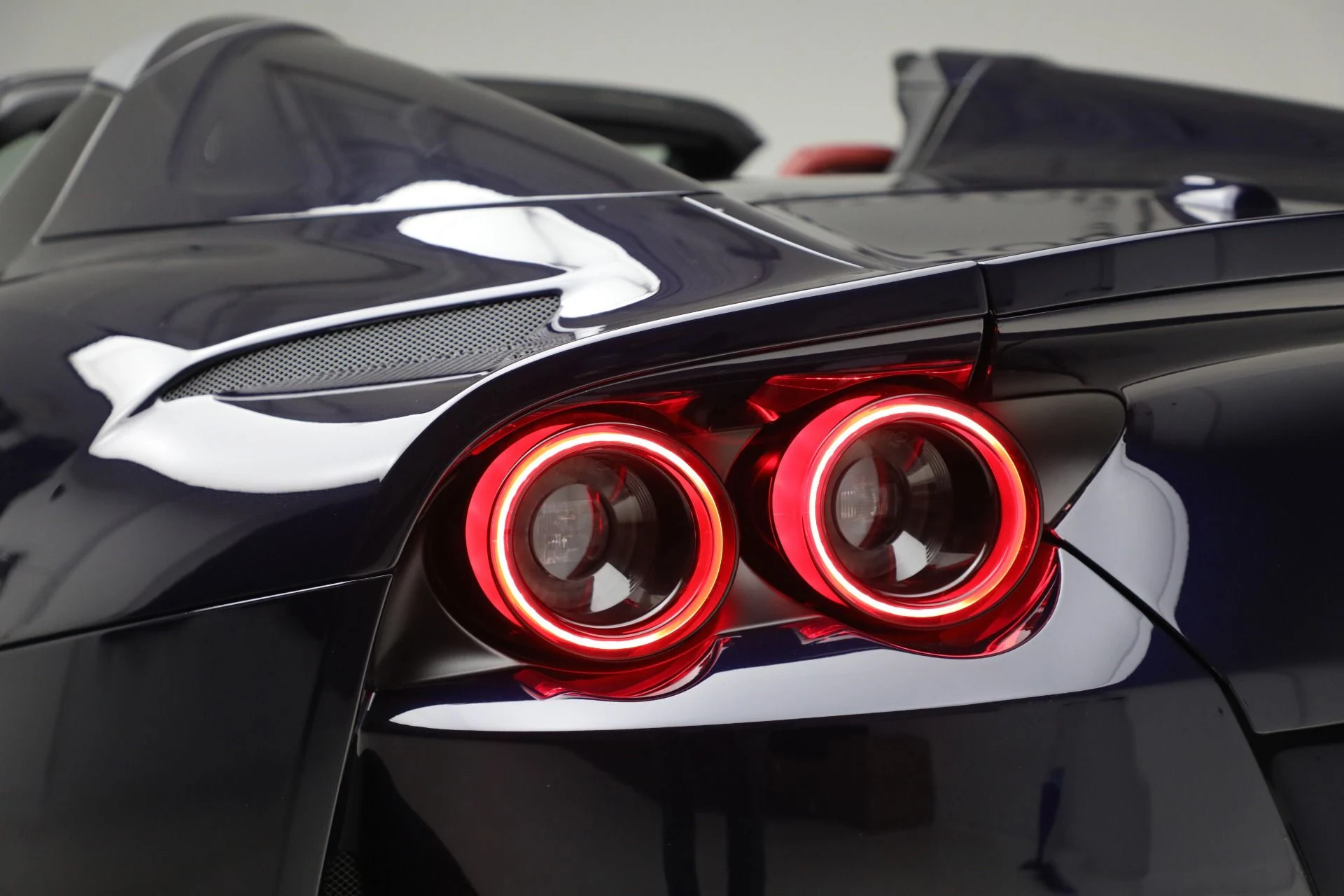 mph024_2133536164_Used_2022_Ferrari_812_GTS_1760996900_4ecf15045e