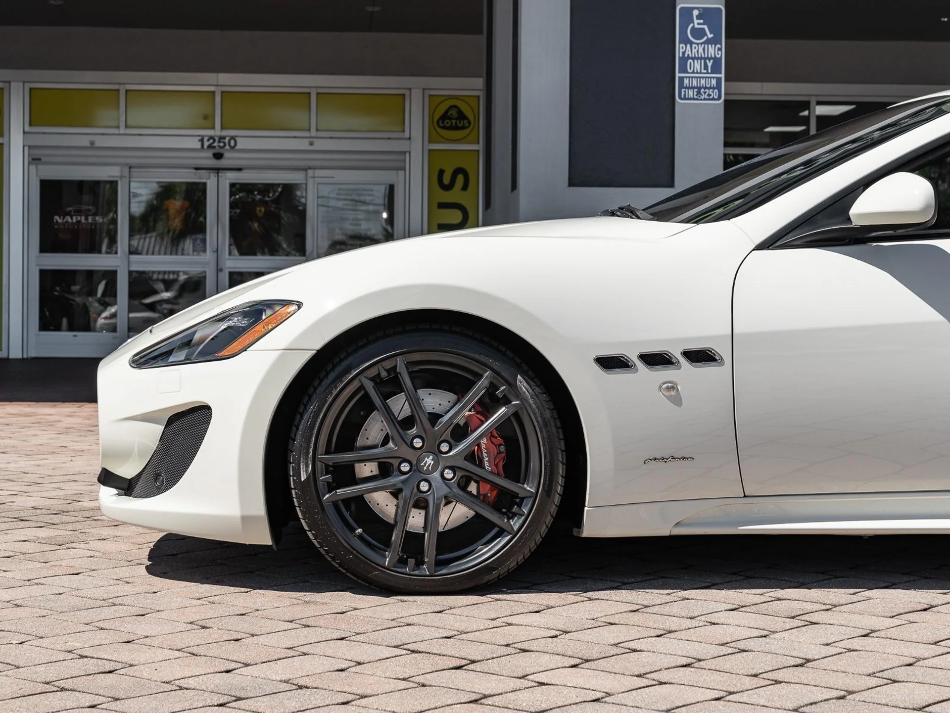 mph024_2137616806_Used_2015_Maserati_Gran_Turismo_Convertible_Sport_1760472367_ce64439bfb