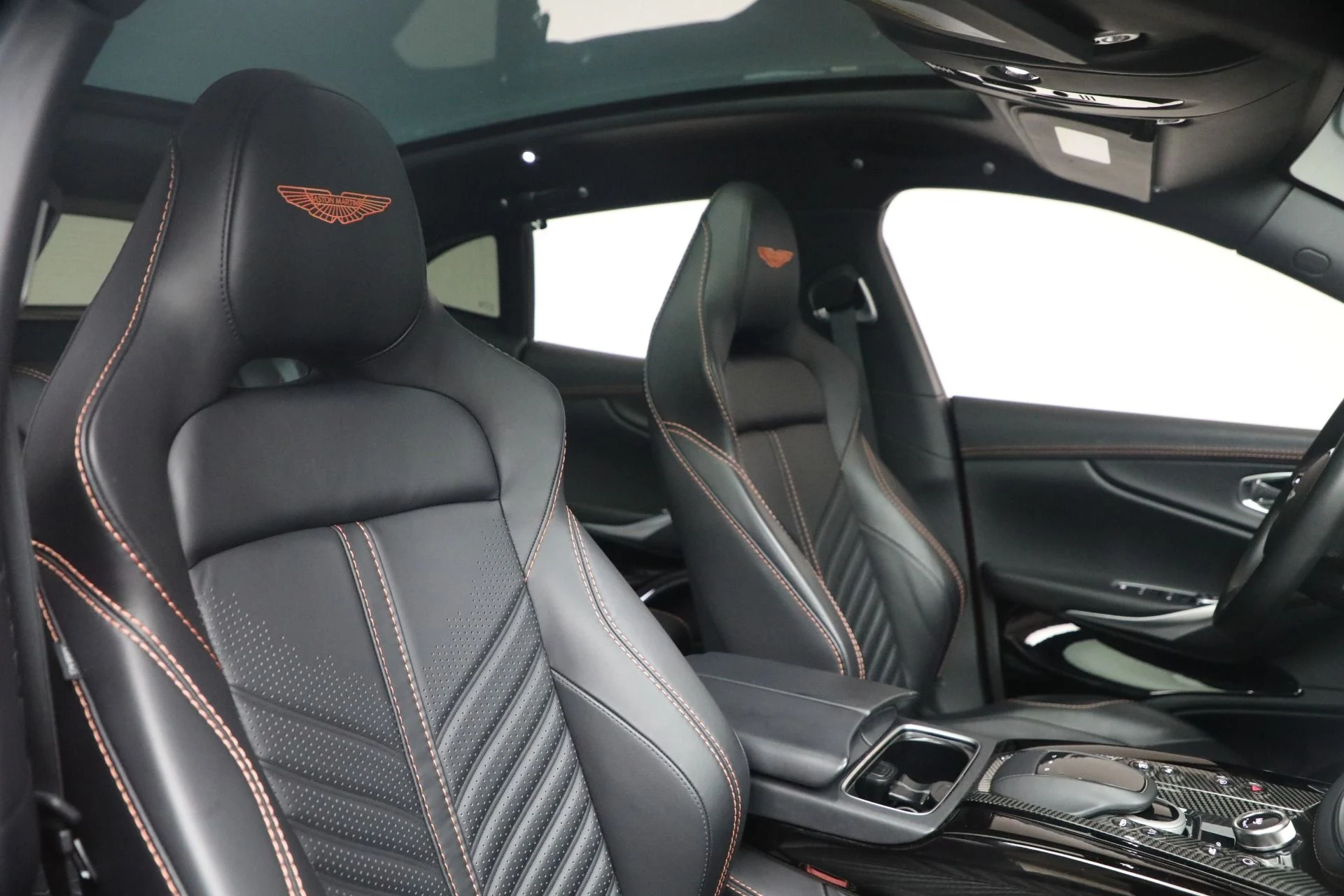 mph024_2139272406_Used_2023_Aston_Martin_DBX_707_1764179397_3765b0f89d