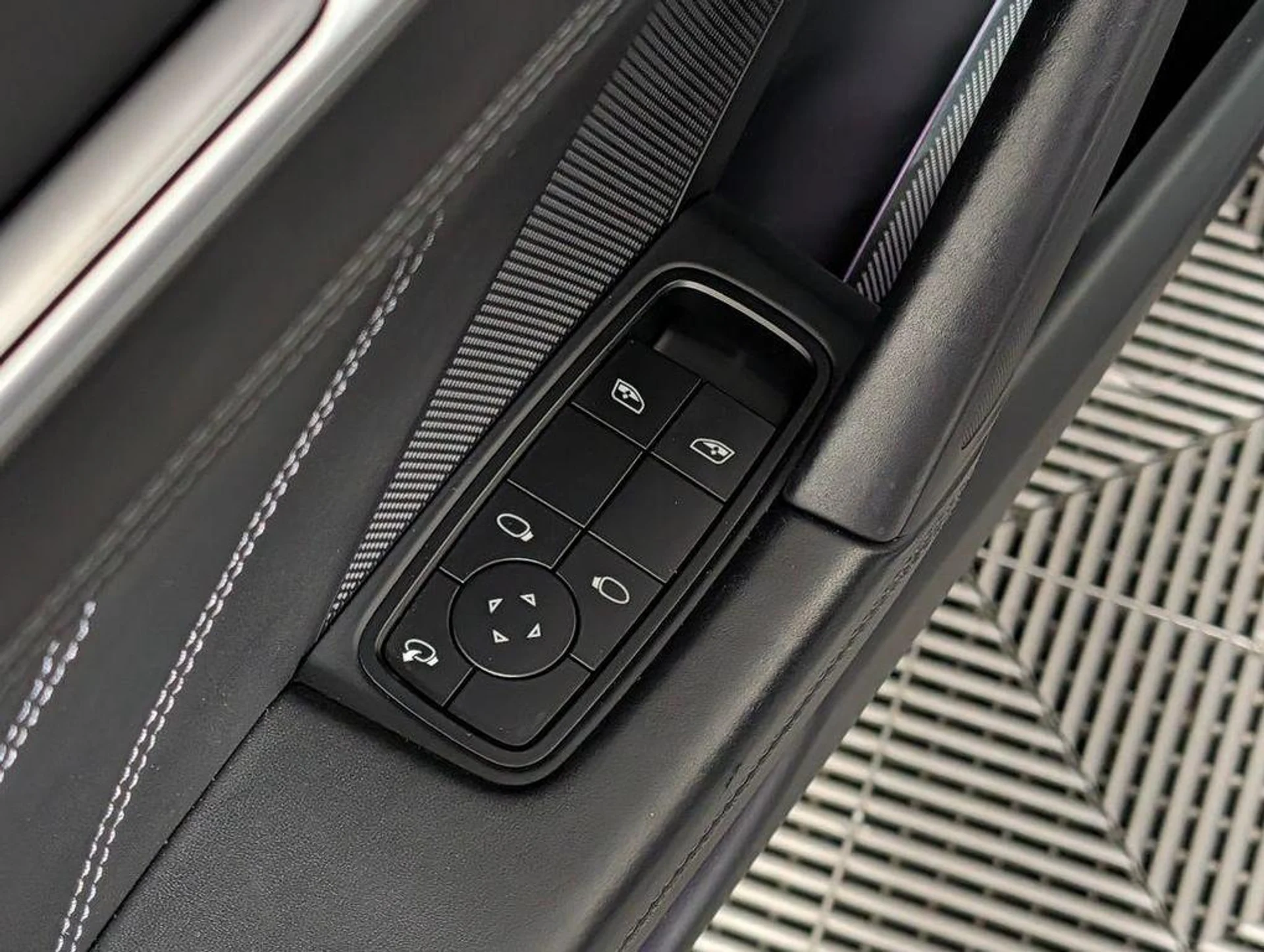 mph024_2143672620_mce_NCT_5_G_Fn_M_Yv_FOFB_Rj_Bf_VP_Ru0_500325563f