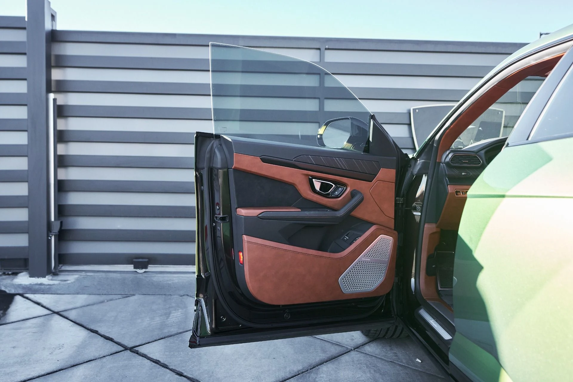 mph024_2144554318_Used_2022_Lamborghini_Urus_1764710438_7406e8361b