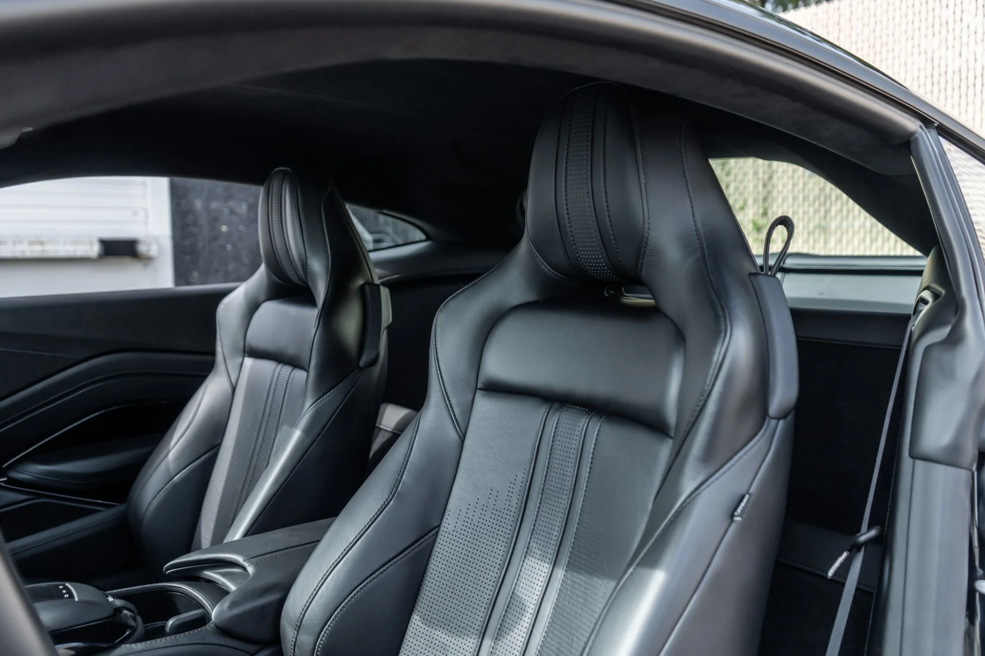 mph024_2151045690_Used_2019_Aston_Martin_Vantage_1789496200_5eabb6d4e1
