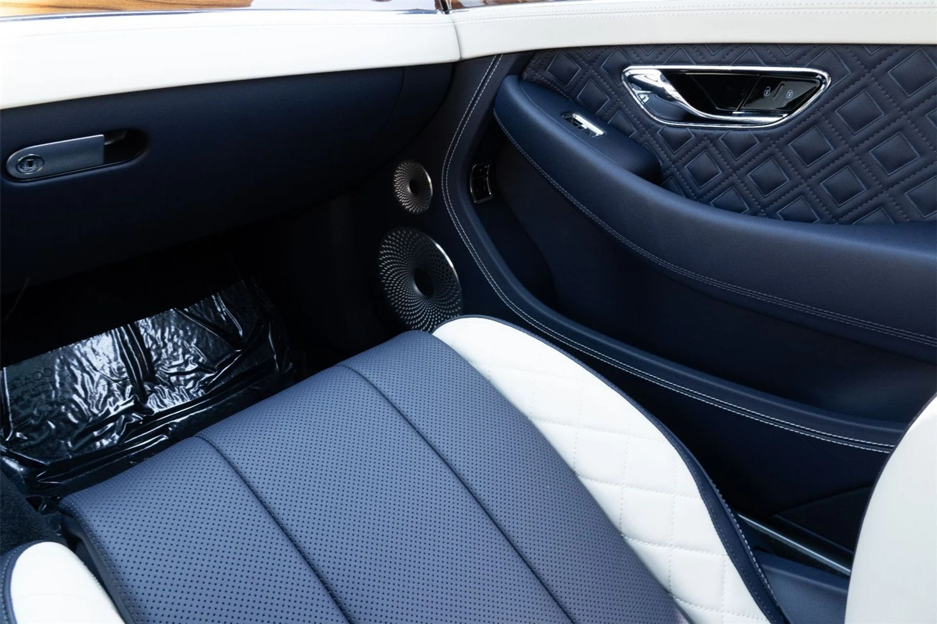 mph024_2156296906_270347f6c39d7603e38a8f43c254fa31_369a8891f7