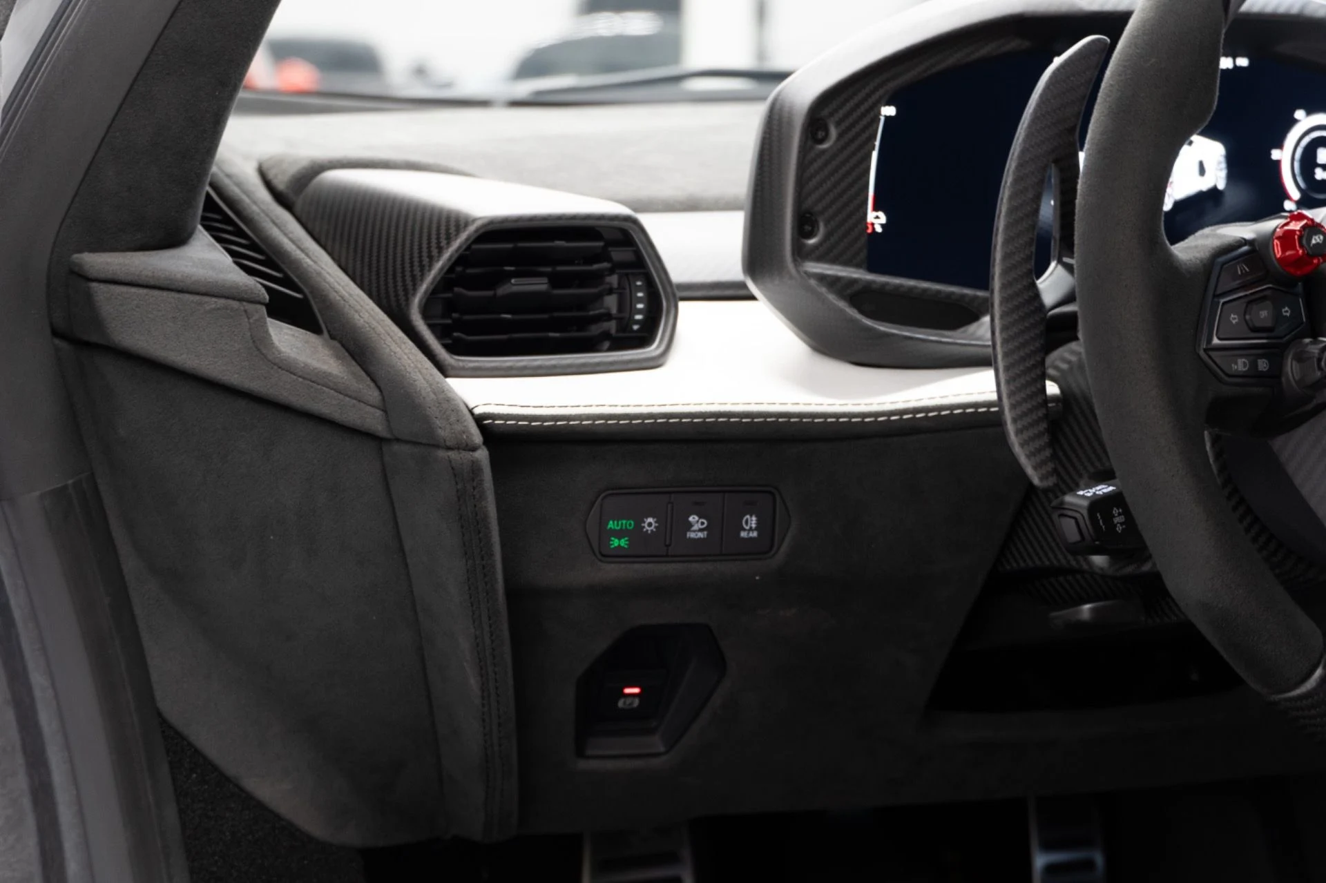 mph024_2157312338_Used_2024_Lamborghini_Revuelto_1739988848_1395d14c45