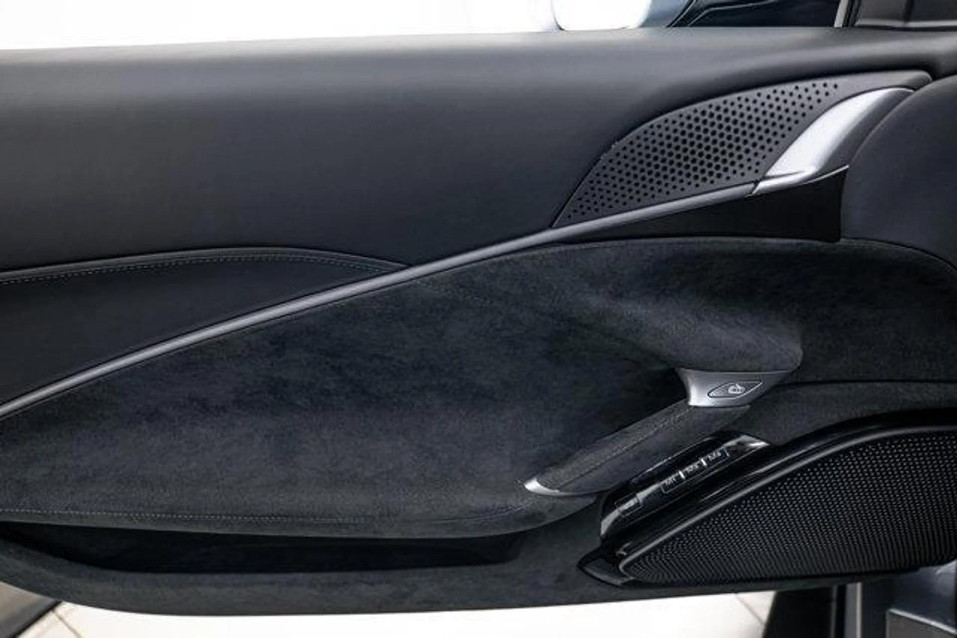 mph024_2163807365_6_D_Cbl_Rgn_II_Niye2t_Dg_Y1gw_Ntlls_7bd67102a9