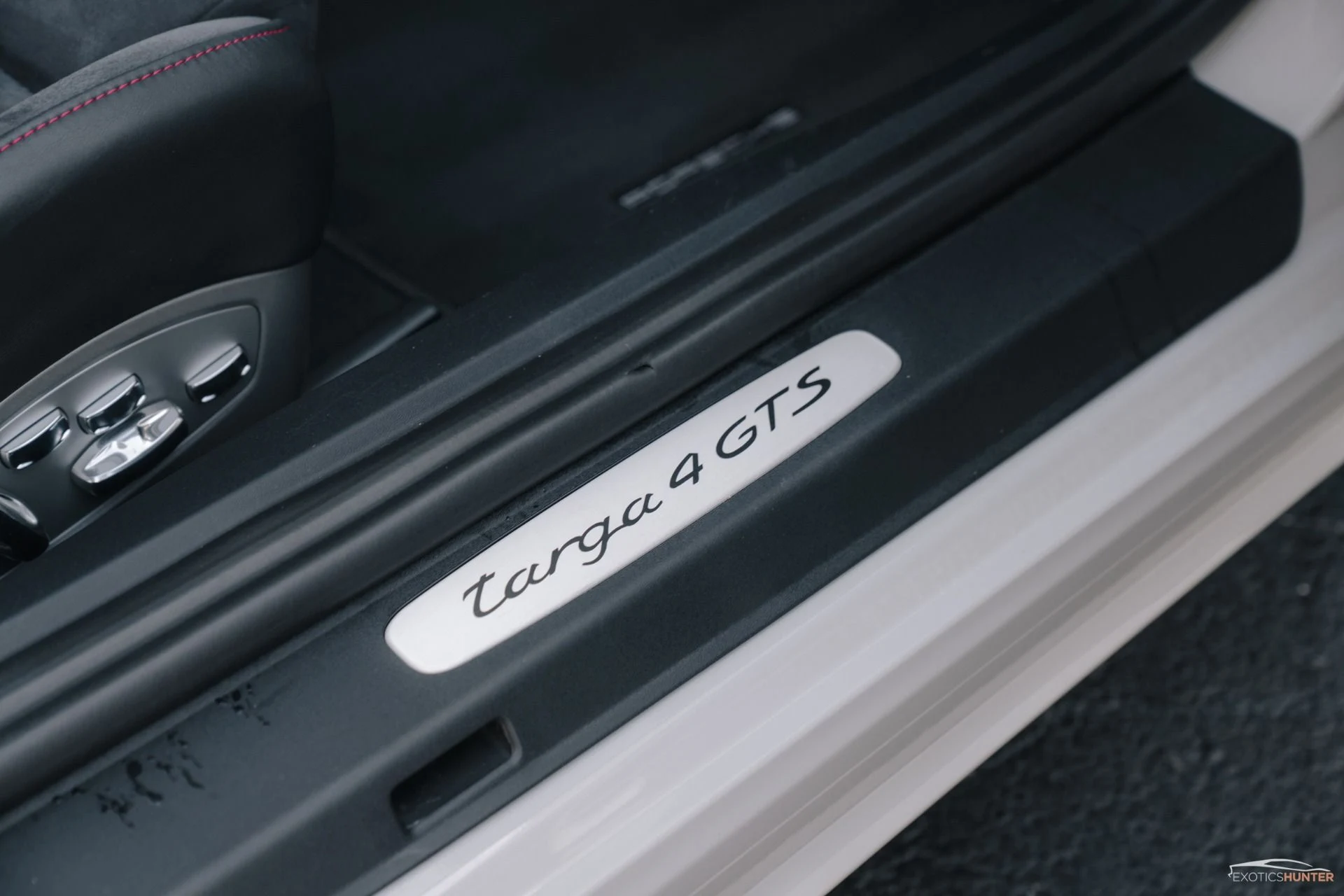 mph024_2168301623_Used_2018_Porsche_911_Targa_4_GTS_in_Chalk_with_GTS_Interior_Pack_PDK_1755551919_39e66574be