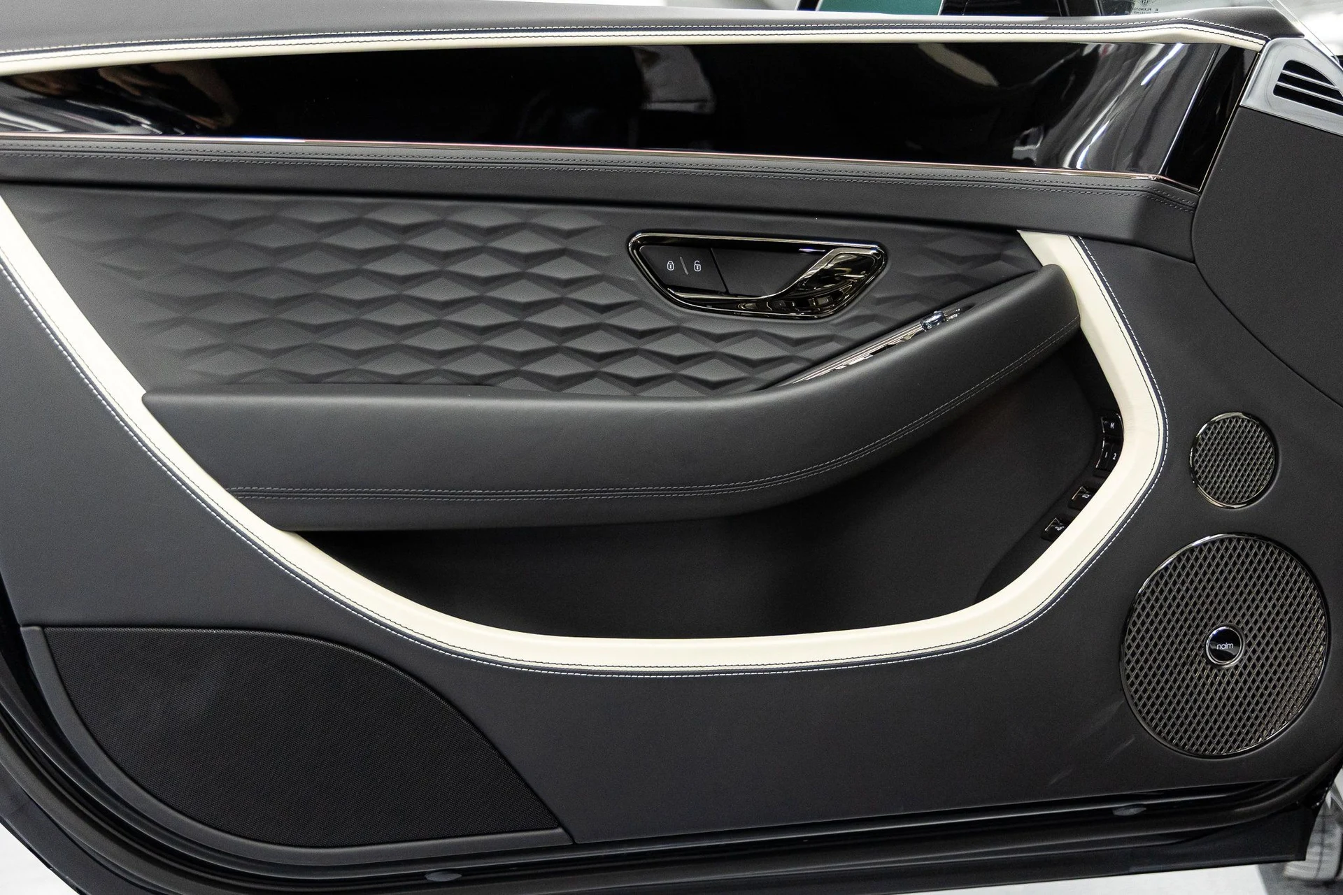 mph024_2172361691_96e3b4998768a0127db420c1d205f0dax_85d8f3902a