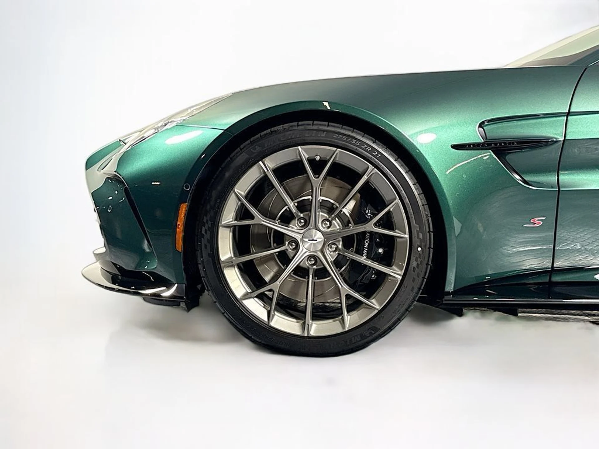 mph024_2175316200_new_2026_aston_martin_vantage_scoupe_11350_23038314_25_1024_59f80b7f08