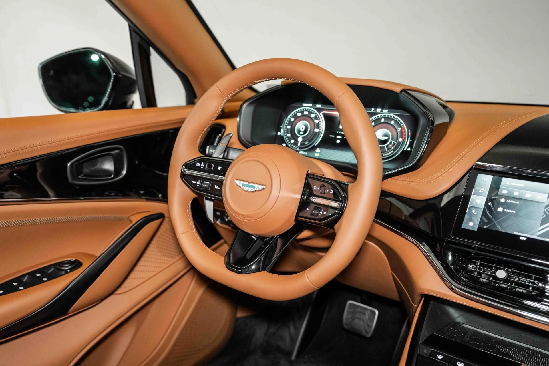 mph024_2178748324_Used_2025_Aston_Martin_DBX_707_1730812755_835106fd59