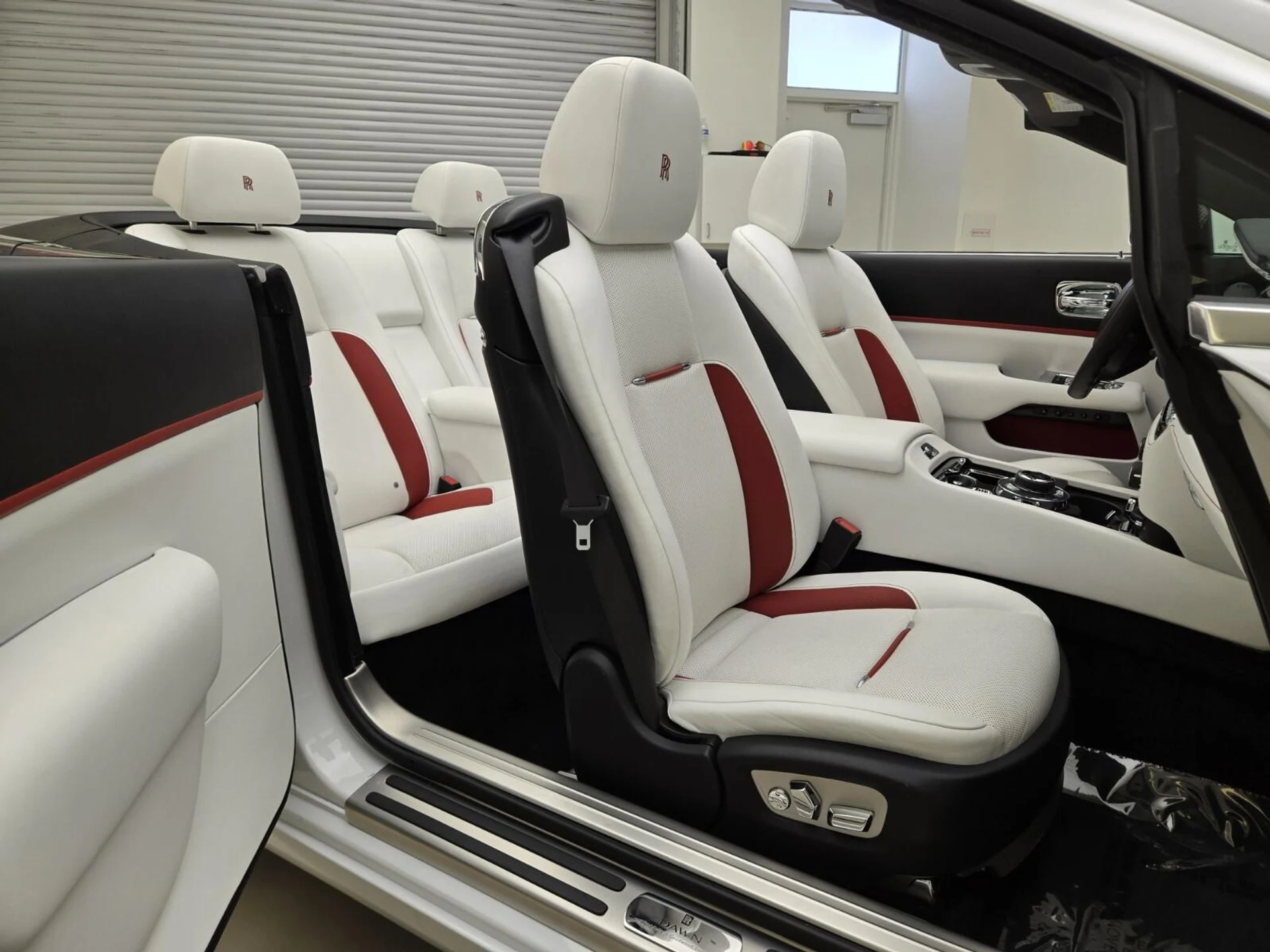 mph024_2182215482_Used_2018_Rolls_Royce_Dawn_1753166205_e50b3256a1