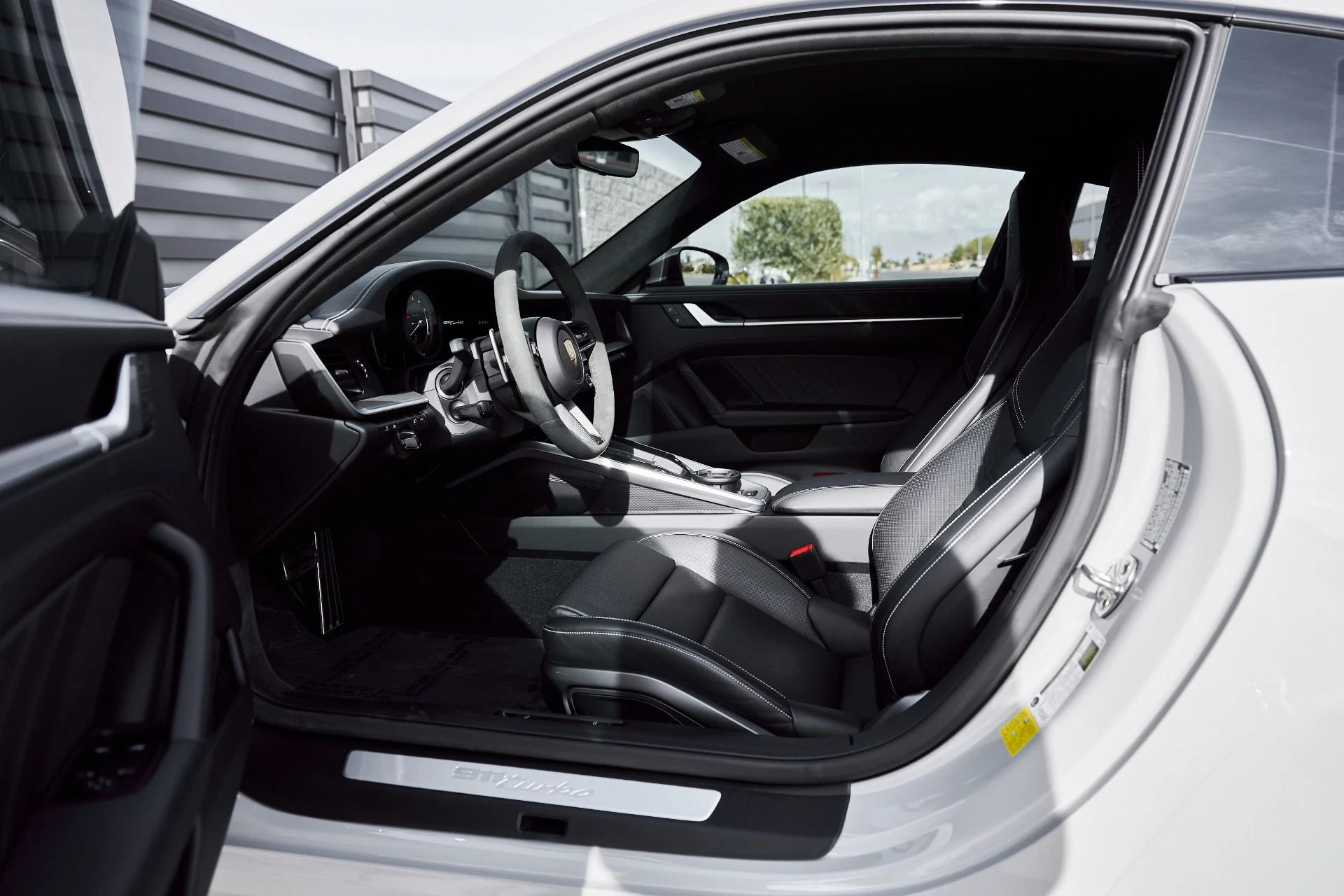 mph024_2194227877_Used_2024_Porsche_911_Turbo_1767745731_e54779a96d