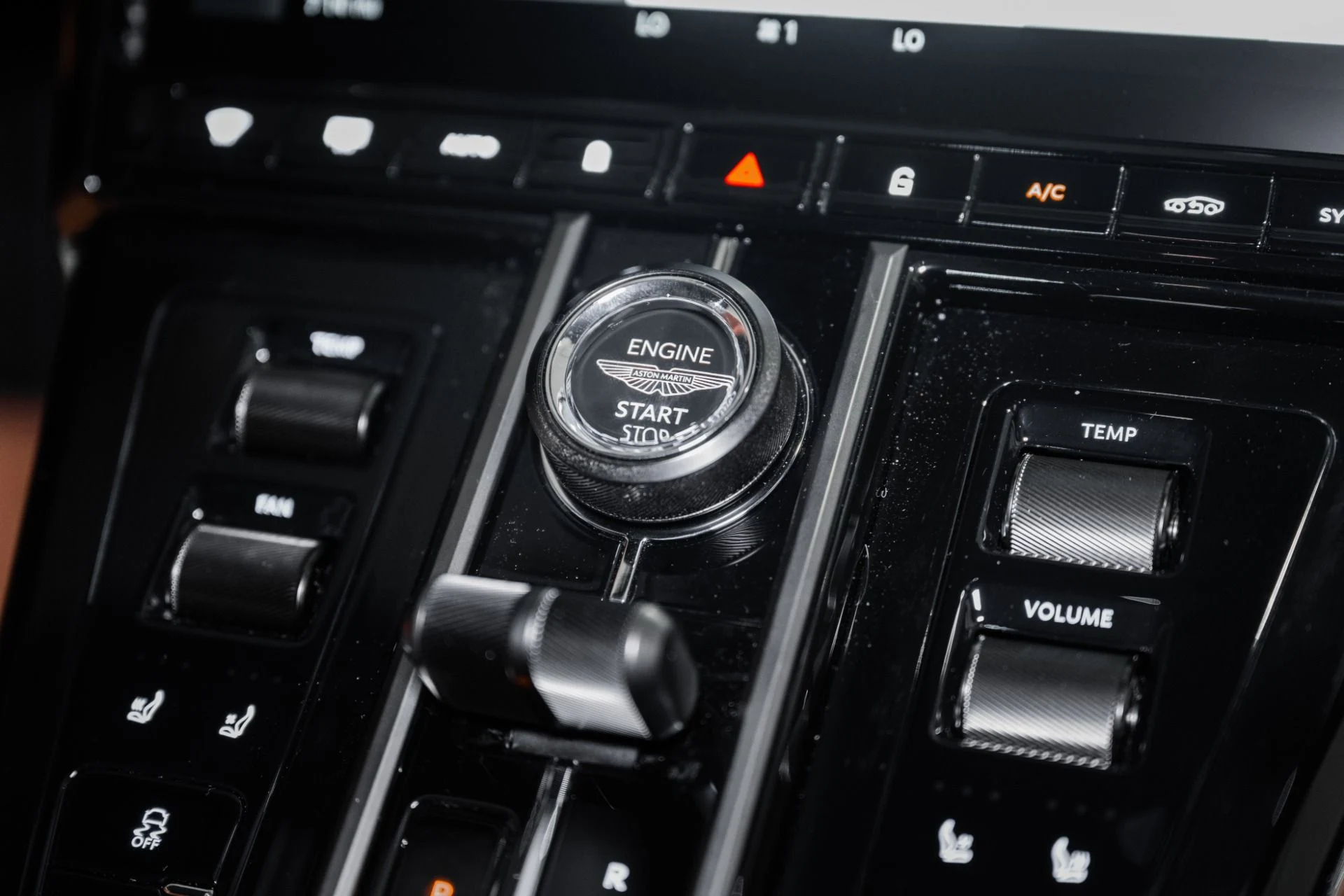 mph024_2202533321_New_2026_Aston_Martin_Vantage_S_Coupe_1767379959_7237d9d89a