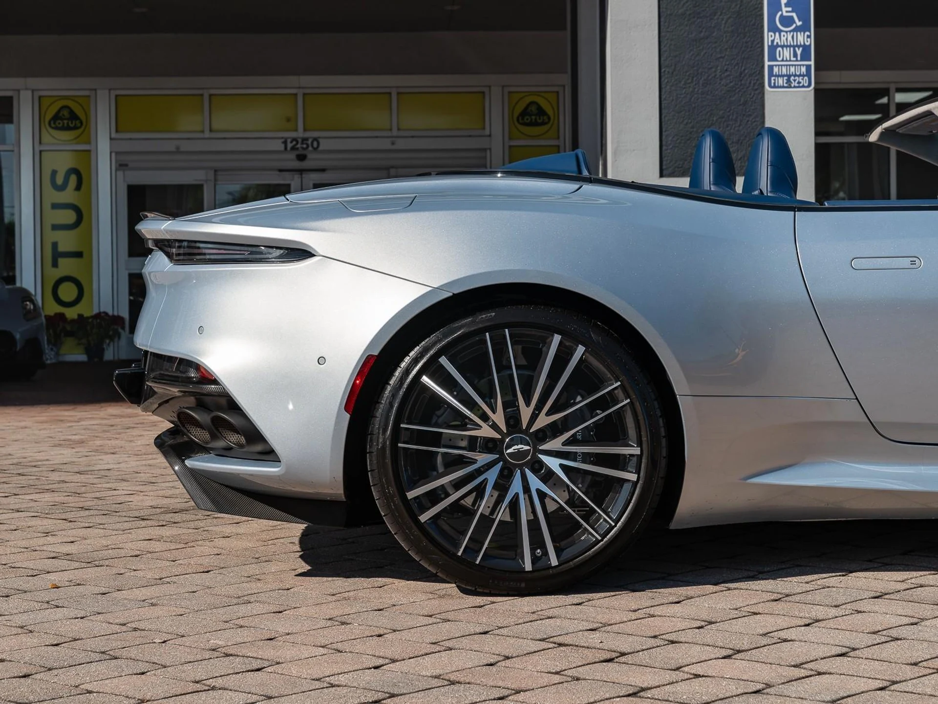 mph024_2206430197_Used_2020_Aston_Martin_DBS_Superleggera_1764795962_26259defc1