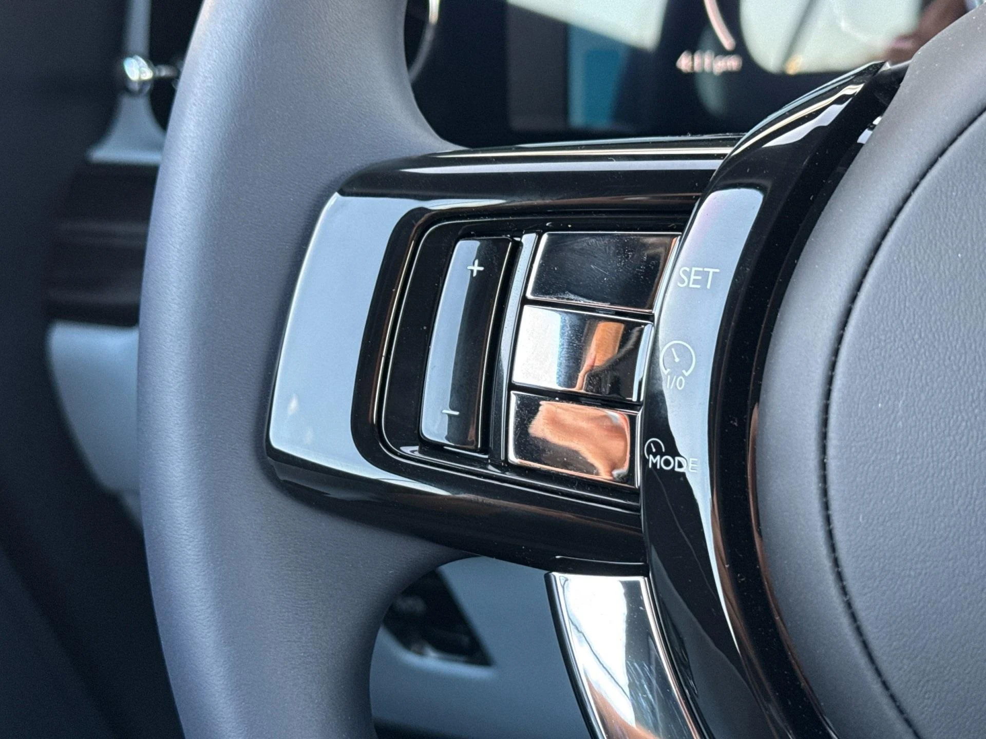 mph024_2207863579_Used_2025_Rolls_Royce_Spectre_1769854685_c531d64dfb