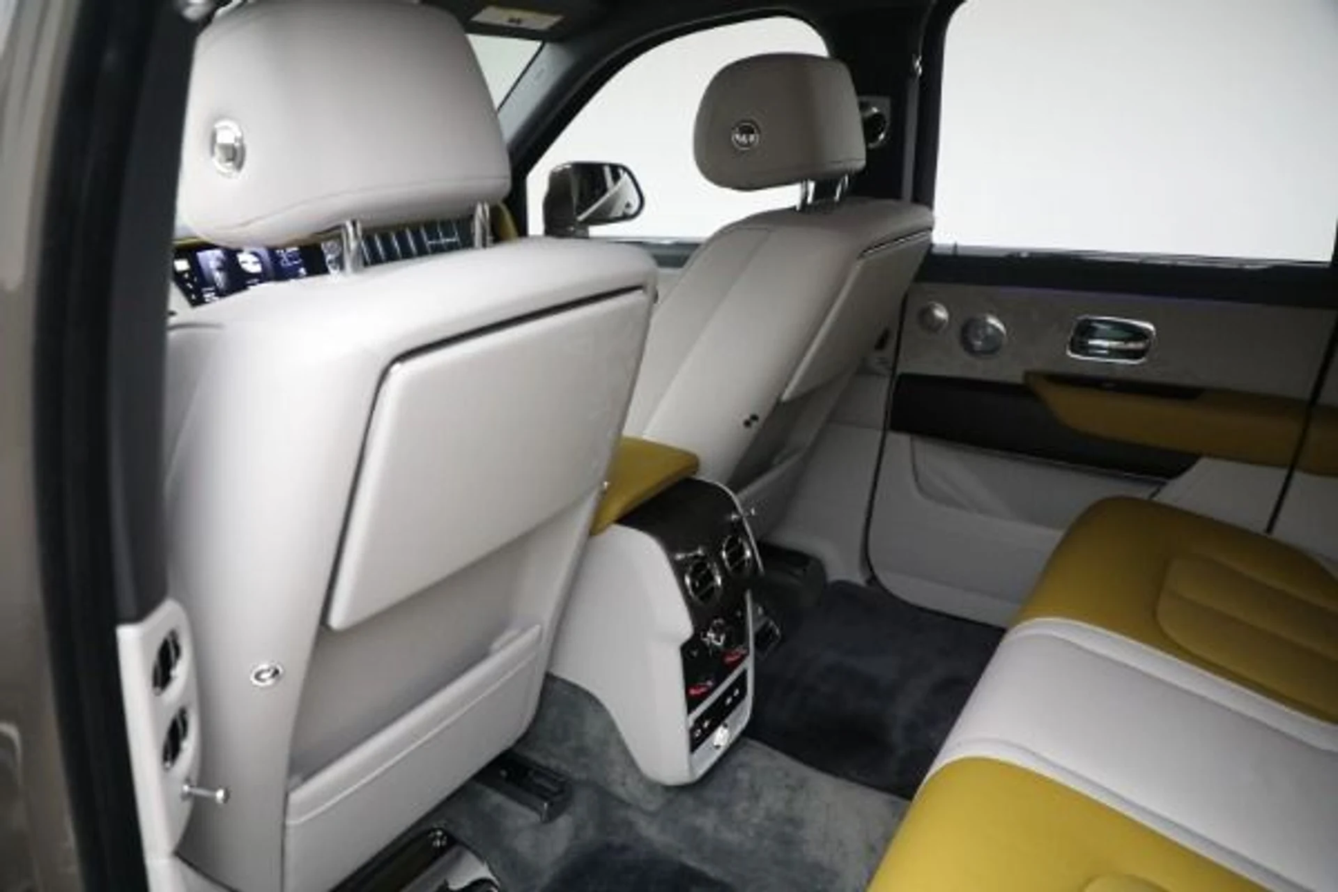 mph024_2209012619_New_2025_Rolls_Royce_Cullinan_2078d041bb