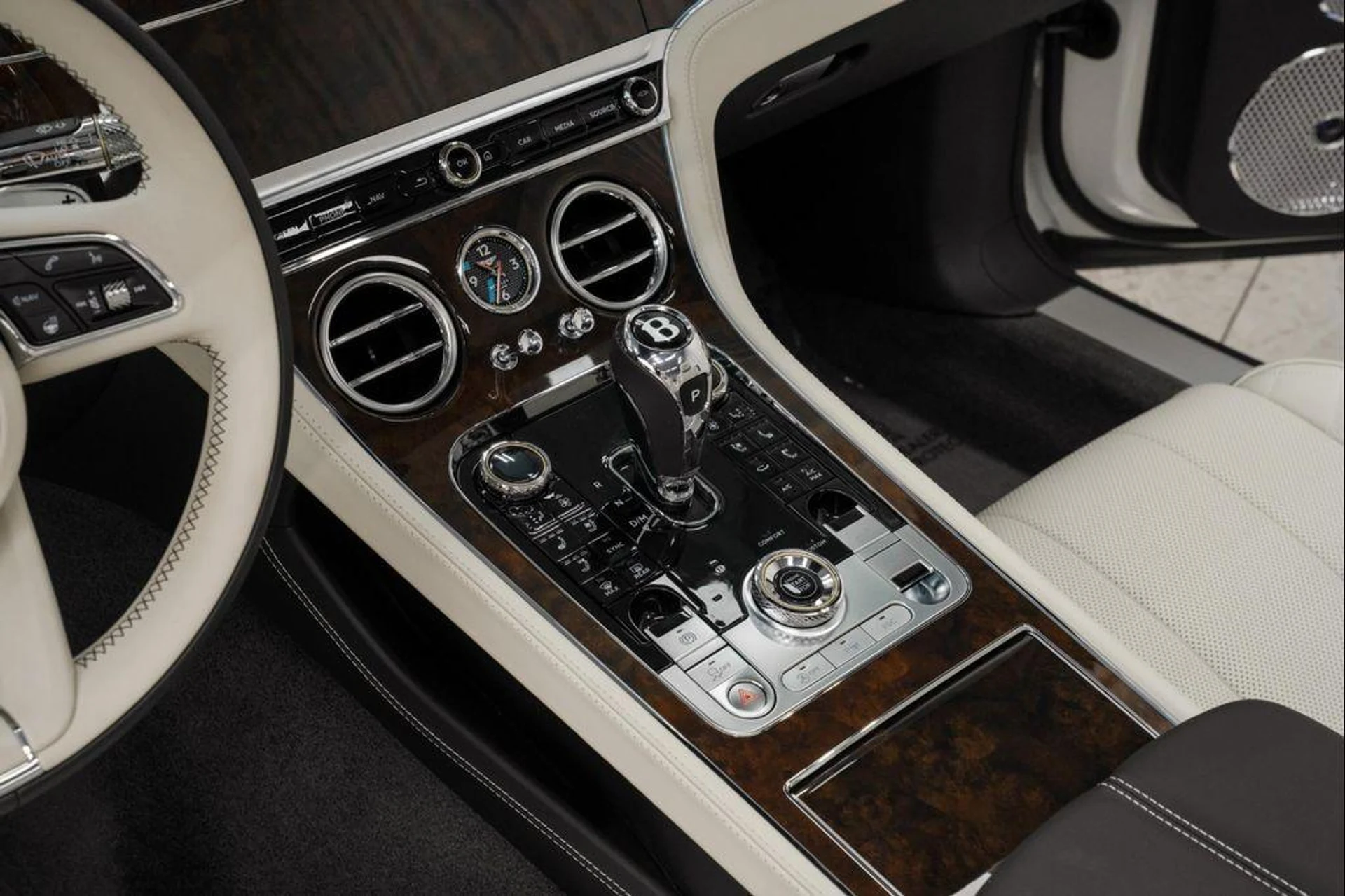 mph024_2212334763_Xc_Rnun0oho8vrz_Grx_ADB_Mtd1_Q_f2f09d1187